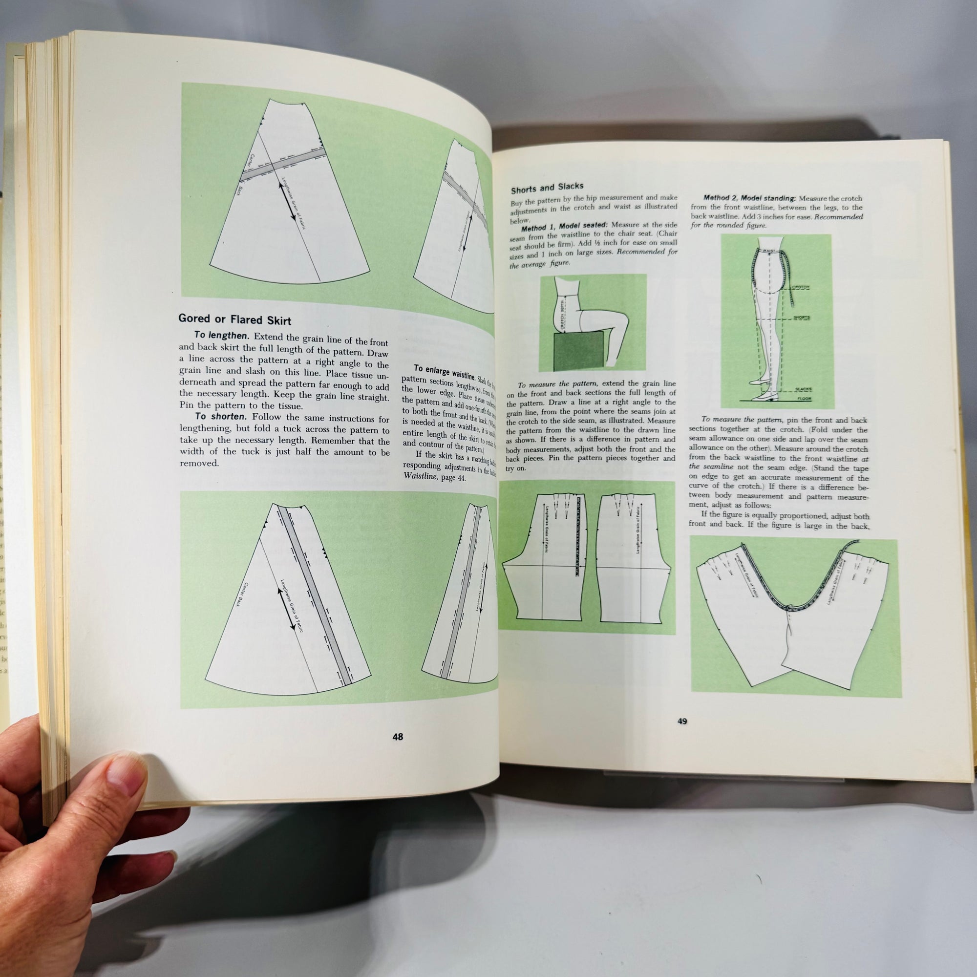 Vintage Sewing Reference — Singer Sewing Book (1969, First Edition / Ninth Printing) — Gladys Cunningham | Illustrated Techniques, Sewing Instruction, Craft