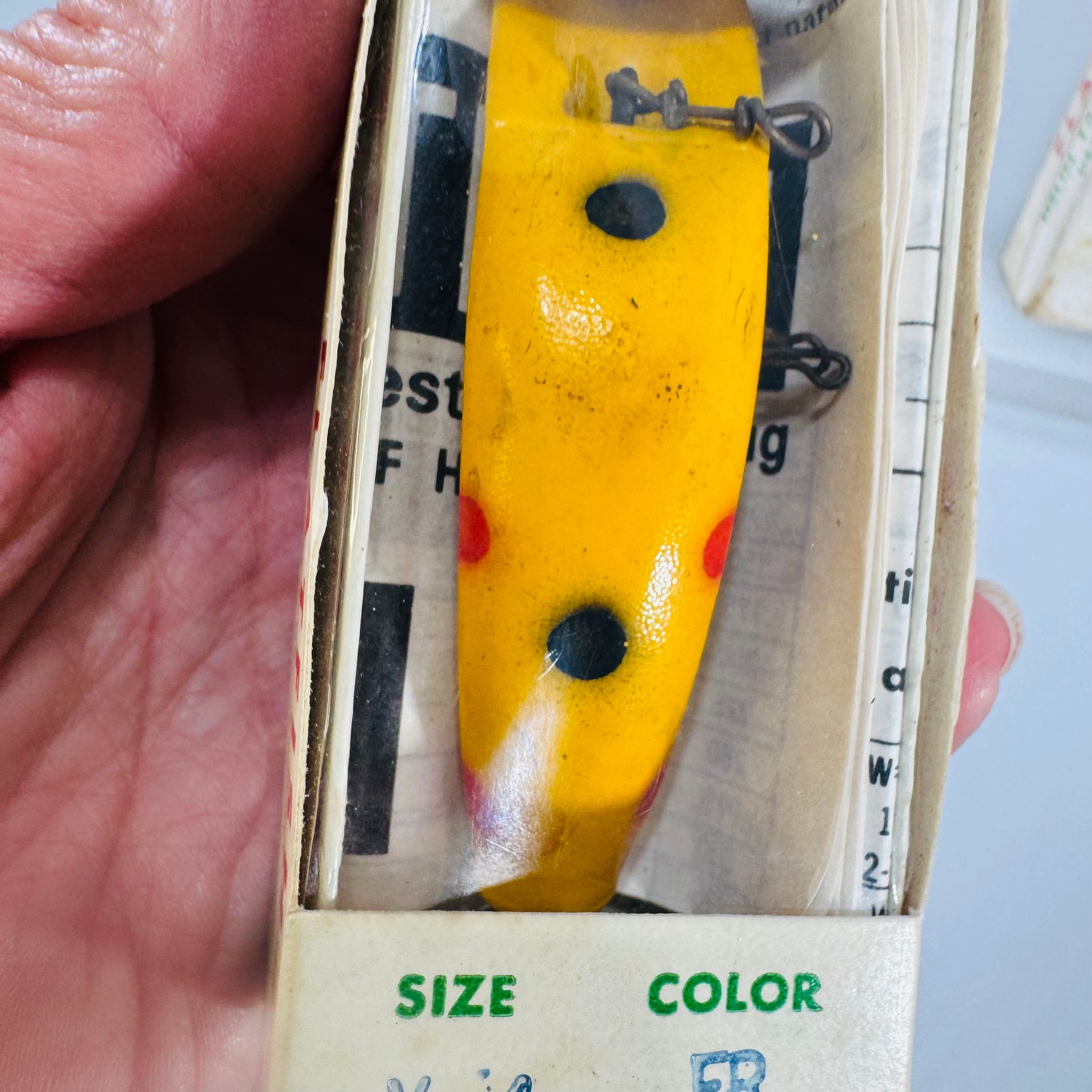 Vintage Helin's Flatfish Fishing Lure Set of 2 with Original Boxes — Helin Tackle Co. Detroit Michigan, Yellow Frog X4 and White Pink Spot