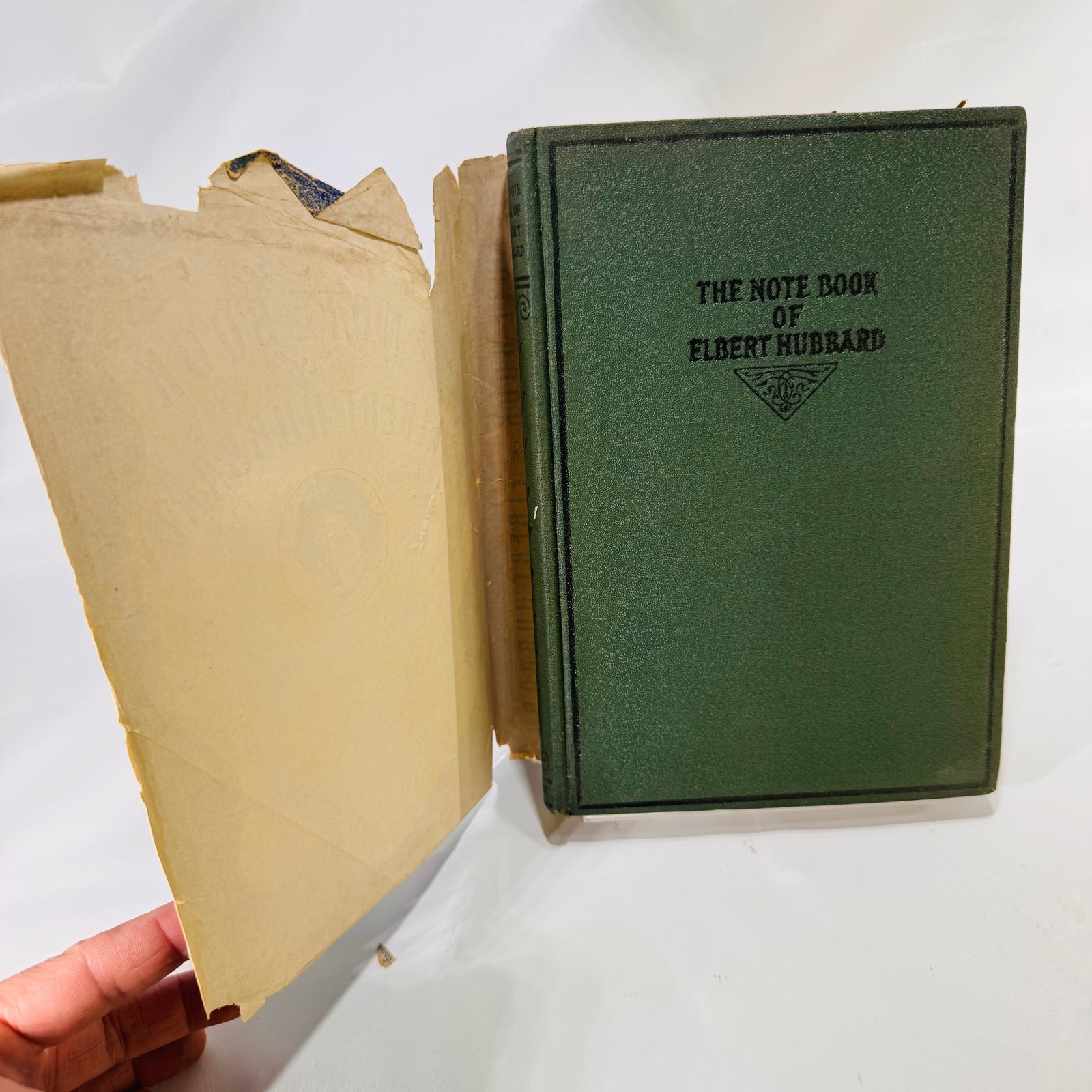 The Notebook of Elbert Hubbard (1927) – A Roycroft Collection of Wit, Wisdom & Work