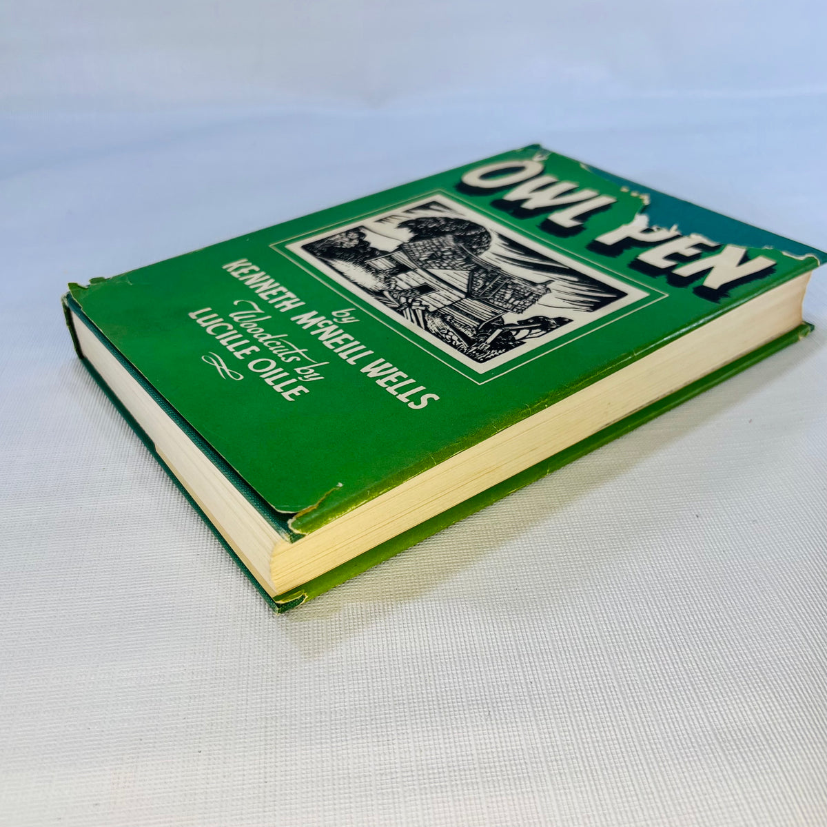 The Owl Pen by Kenneth McNeil Wells woodcuts by Lucille Oille 1947 J.M. Dent & Sons