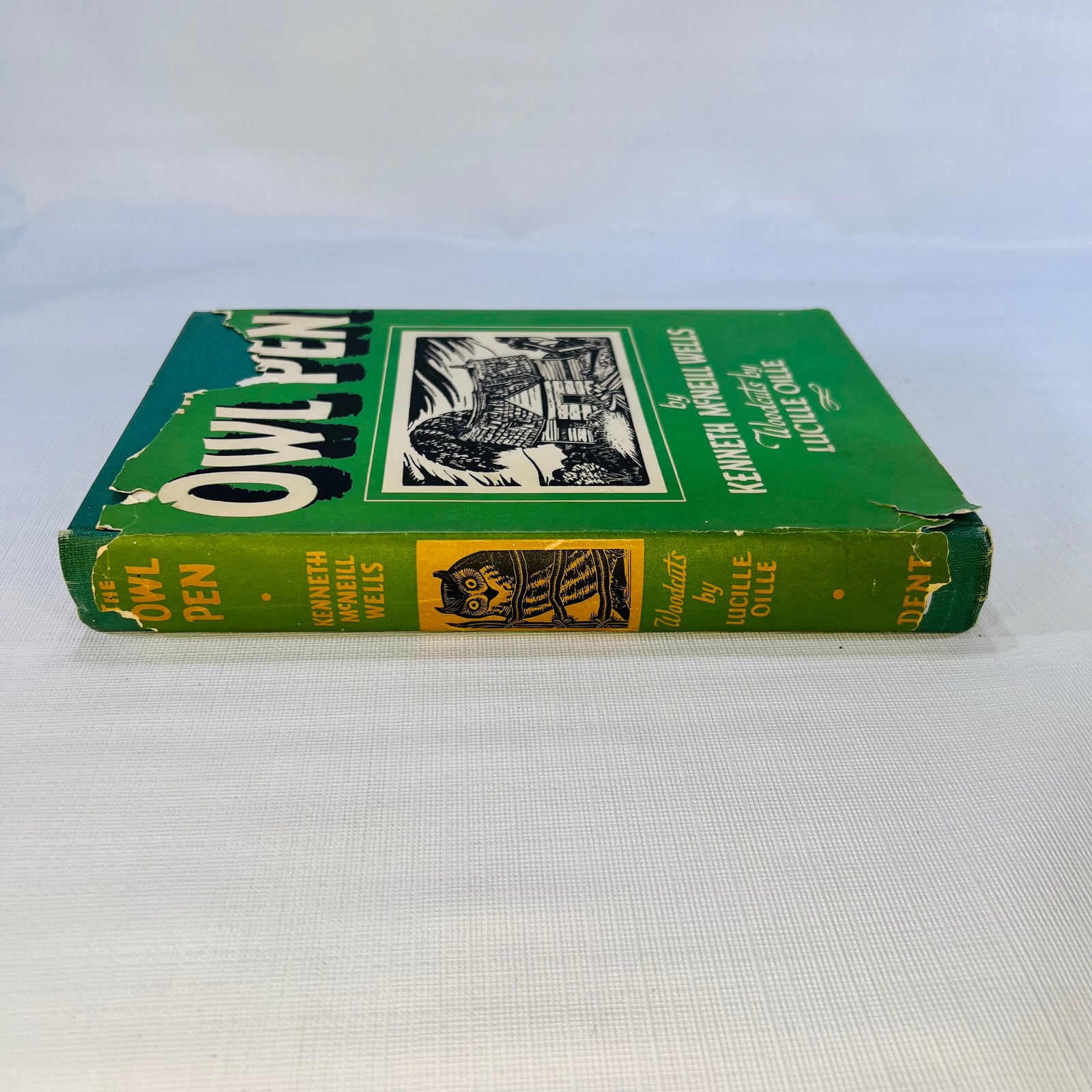 The Owl Pen by Kenneth McNeil Wells woodcuts by Lucille Oille 1947 J.M. Dent & Sons