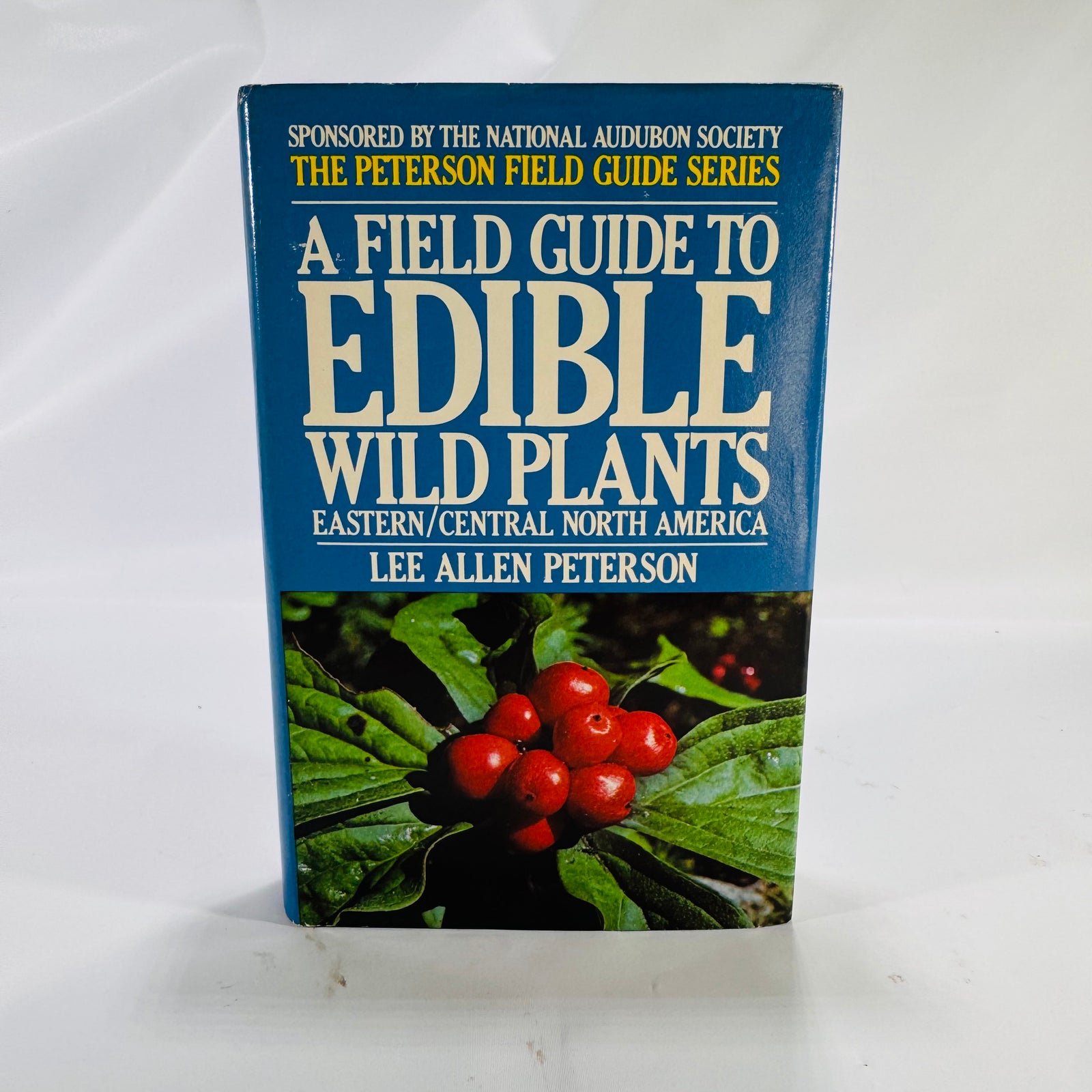 A Field Guide to Edible Wild Plants of Eastern and Central North America by Lee Allen Peterson (Peterson Field Guides)