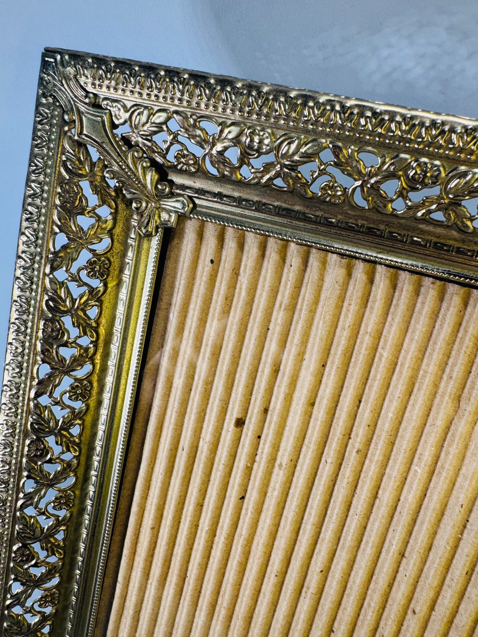 Vintage Mid-Century Modern Gold Filigree Picture Frame — Hollywood Regency