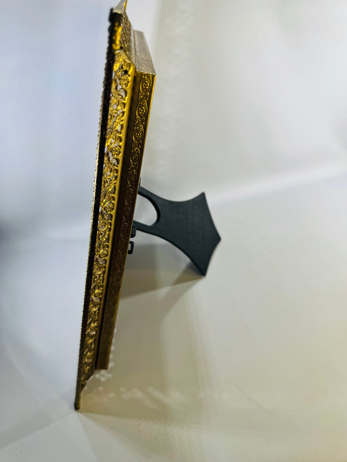 Vintage Mid-Century Modern Gold Filigree Picture Frame — Hollywood Regency