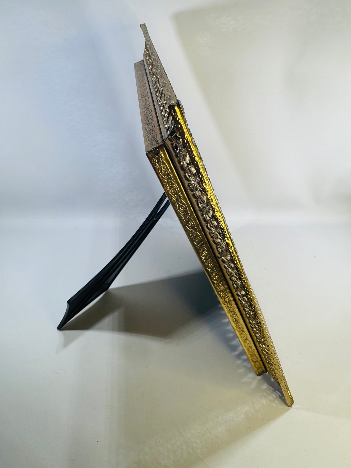 Vintage Mid-Century Modern Gold Filigree Picture Frame — Hollywood Regency