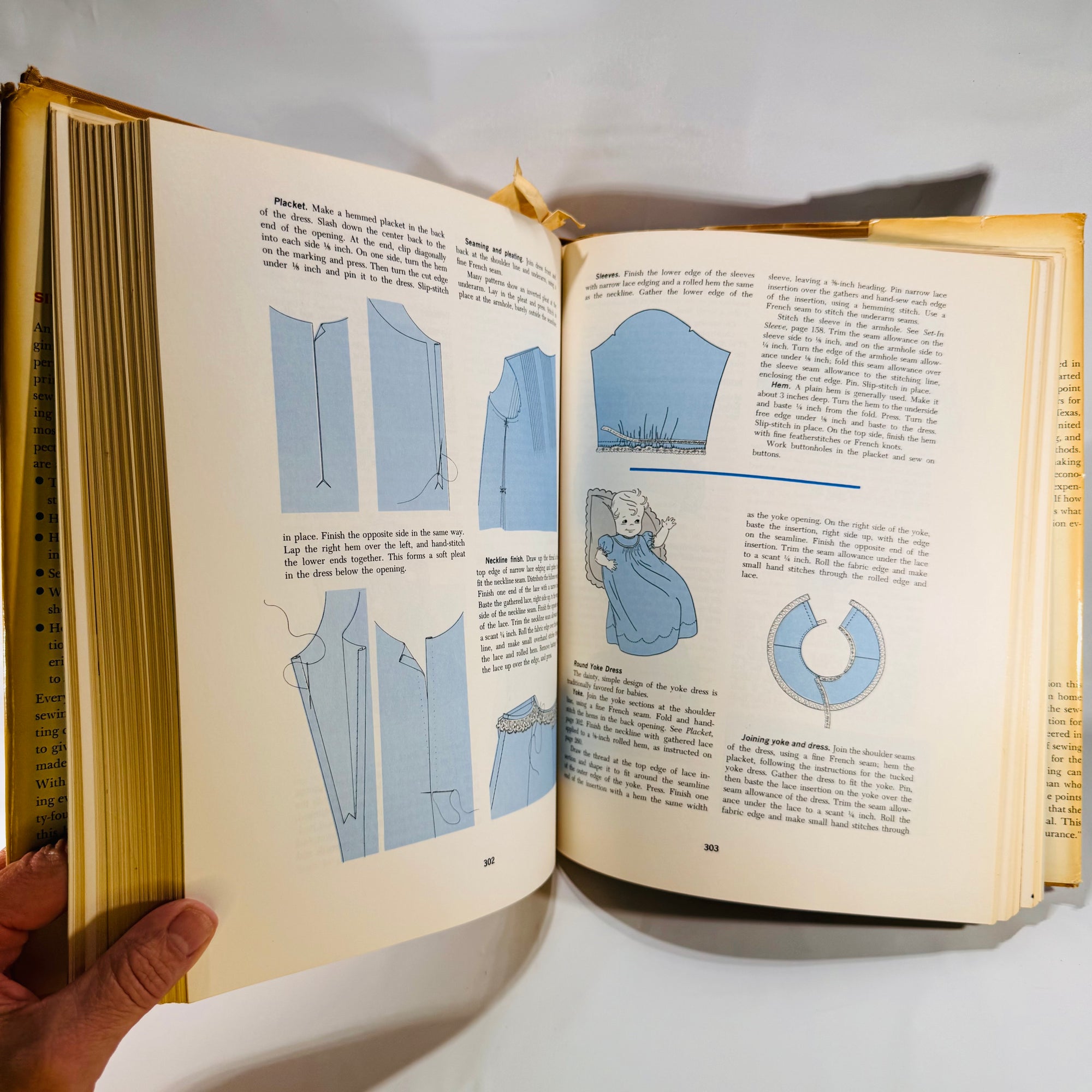 Singer Sewing Book by Gladys Cunningham (1969), Hardcover Sewing Reference
