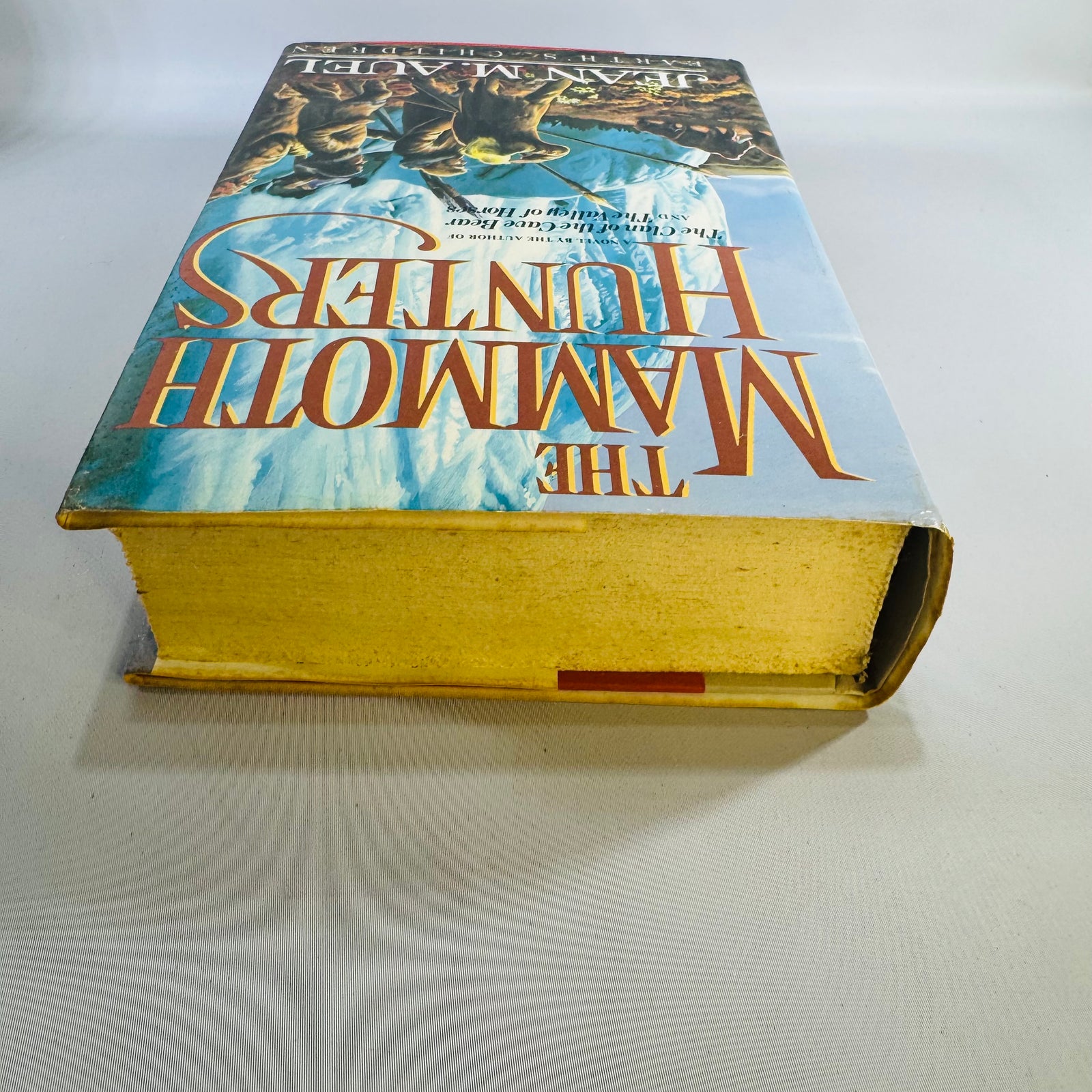 The Mammoth Hunters: Jean M. Auel 1985 Hardcover Book Club Edition