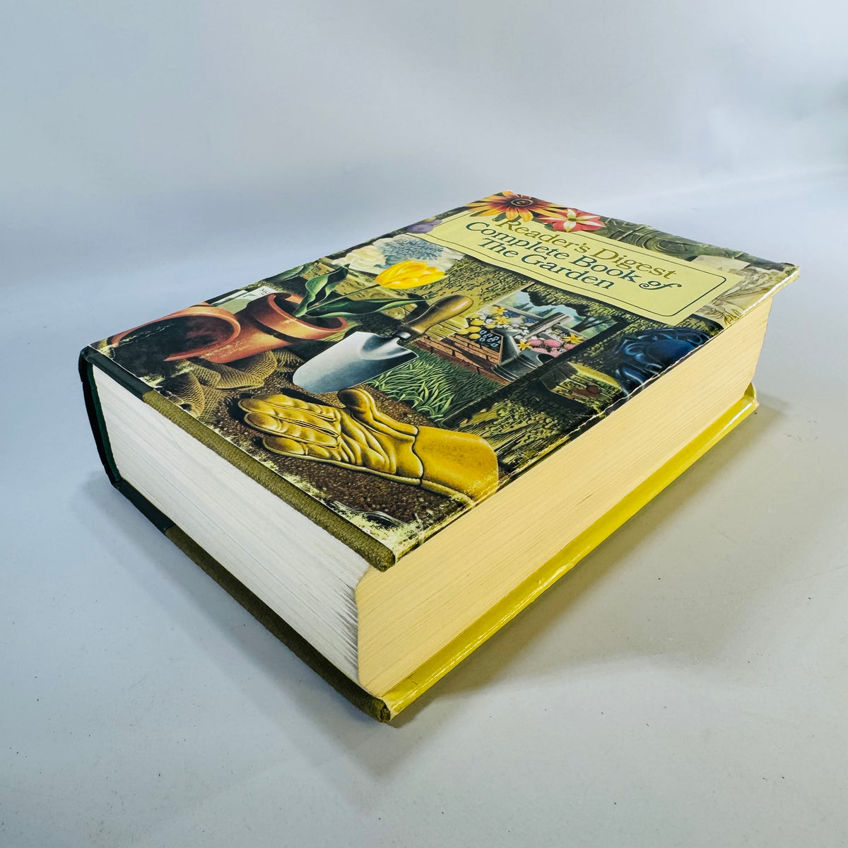 Reader's Digest Complete Book of The Garden, 1966, 886 Pages, Illustrated Gardening Reference
