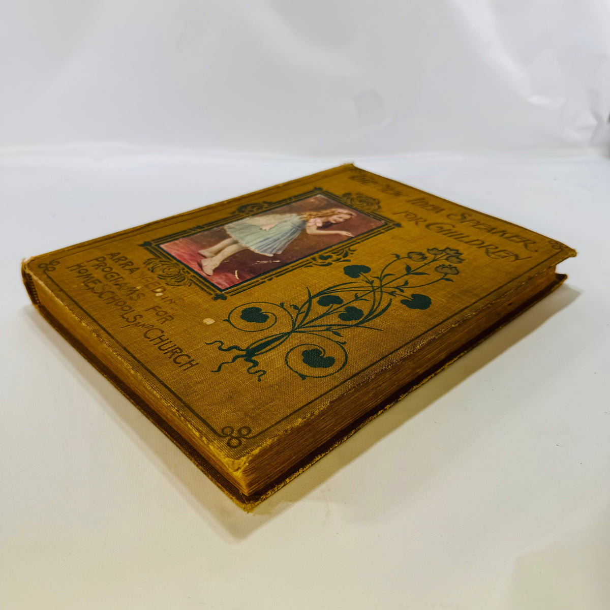 The New Idea Speaker for Children 1902 lying flat, showing the cover and edges