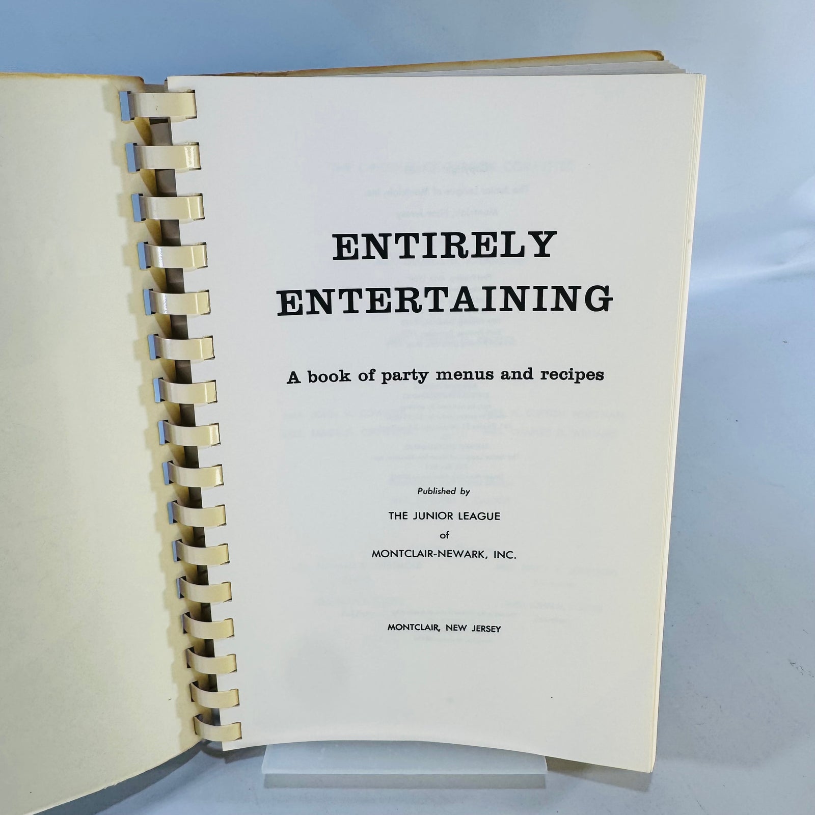 Entirely Entertaining Junior League Cookbook 1979 Party Menus Recipes Comb Bound