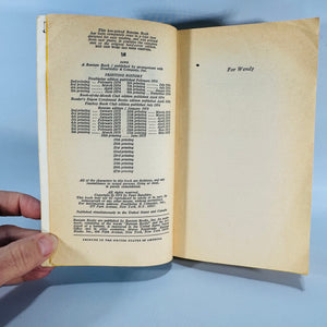 Jaws — Peter Benchley (Vintage Bantam Paperback) — Classic Shark Thriller Novel — Movie Tie-In Cover