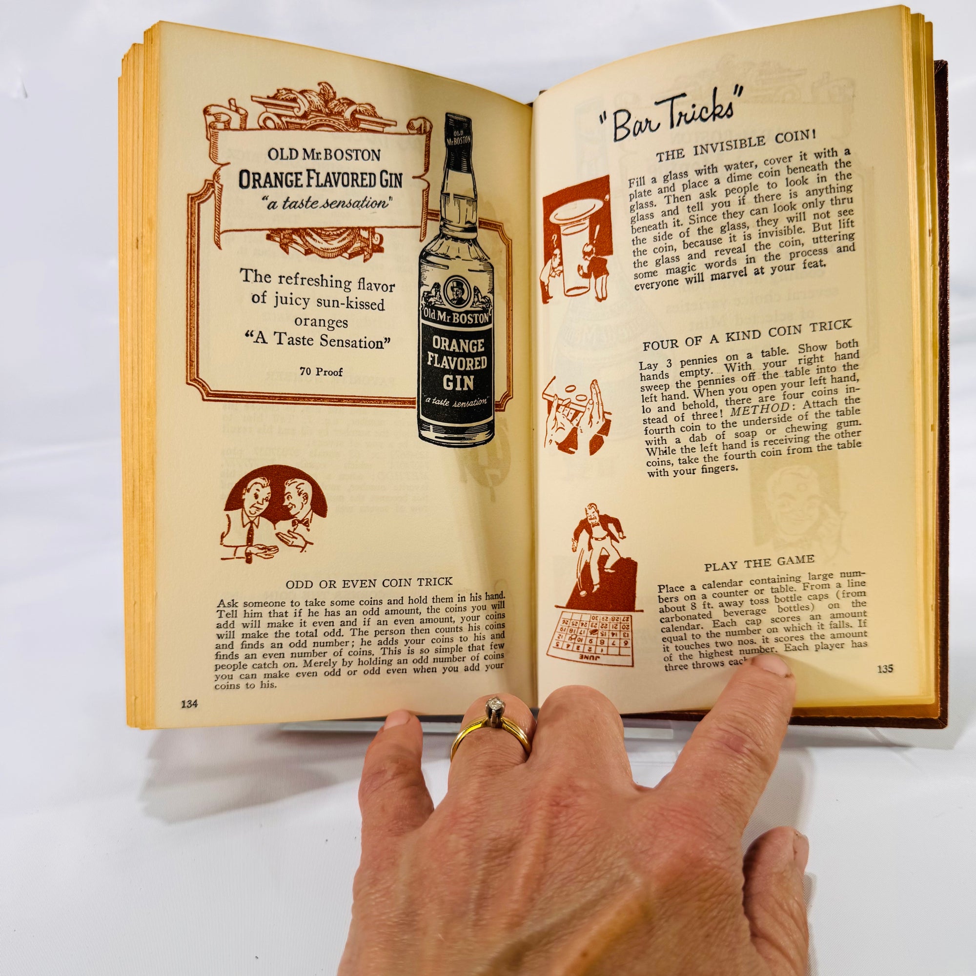 Old Mr. Boston De Luxe Official Bartenders Guide (1957) – Vintage Drink Recipes