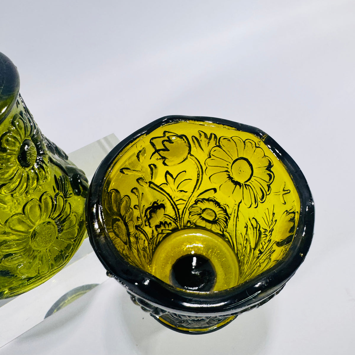 Vintage Homco Green Daisy Peg Votive Holders Pair Avocado Glass Floral Candle Cups