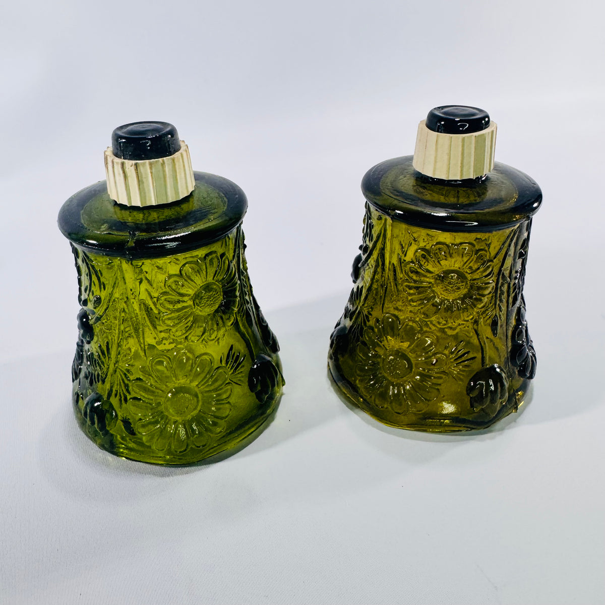 Vintage Homco Green Daisy Peg Votive Holders Pair Avocado Glass Floral Candle Cups