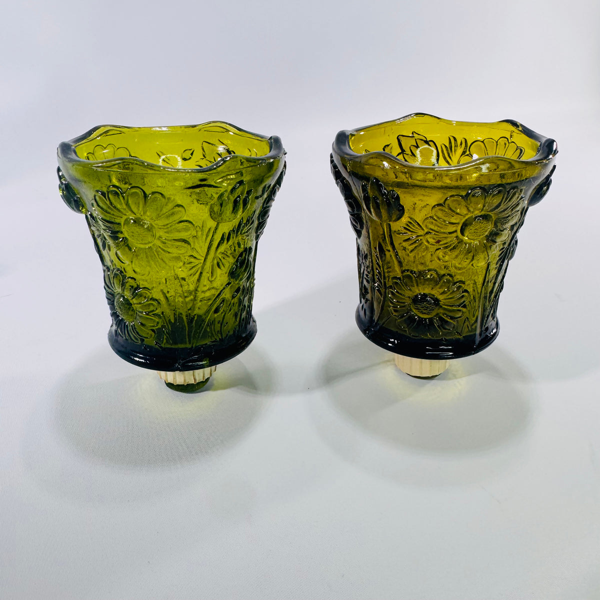 Vintage Homco Green Daisy Peg Votive Holders Pair Avocado Glass Floral Candle Cups