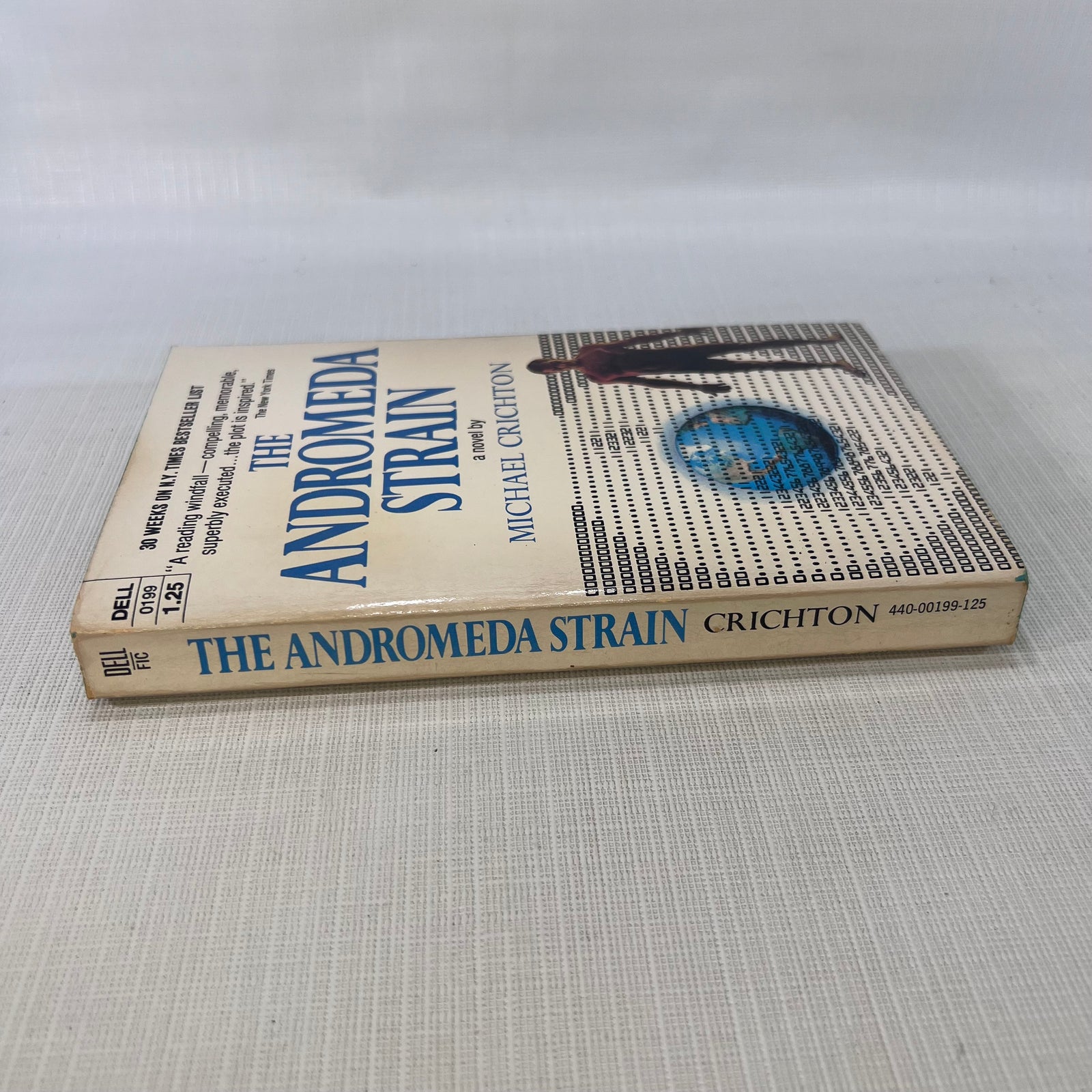 The Andromeda Strain a novel by Michael Crichton 1970 A Dell Book Paperback