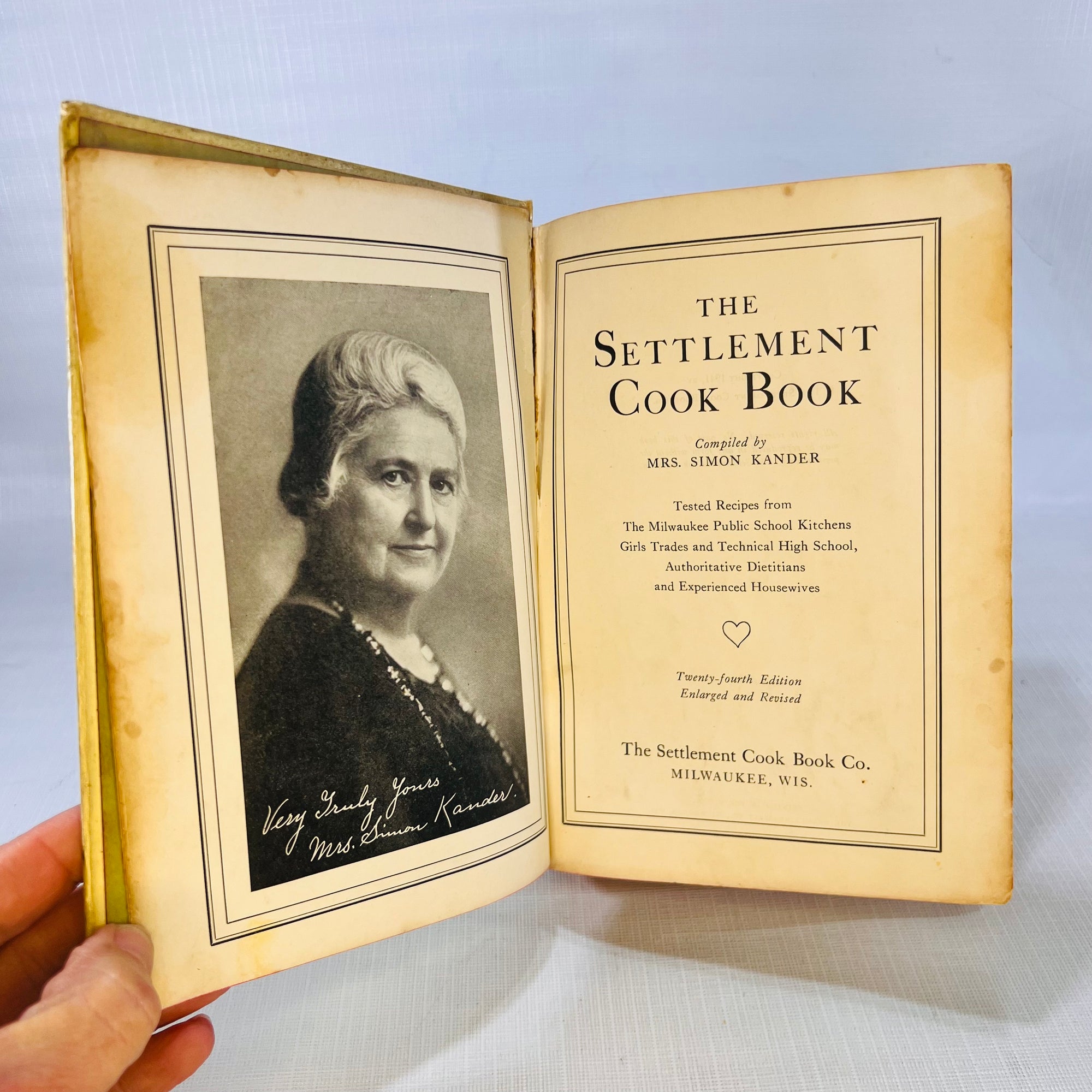 The Settlement Cook Book compiled by Mrs. Simon Kander 1941 Thumbtab Index The Settlement Cook Book Co.