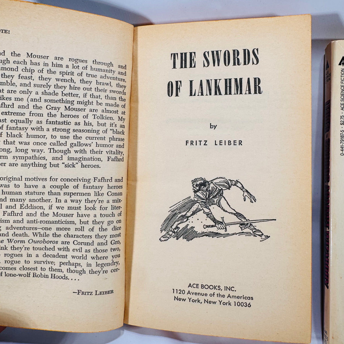 Fritz Leiber Fantasy Paperbacks: The Swords of Lankhmar & Swords Against Wizardry (1968, 1983) – Sword & Sorcery Duo