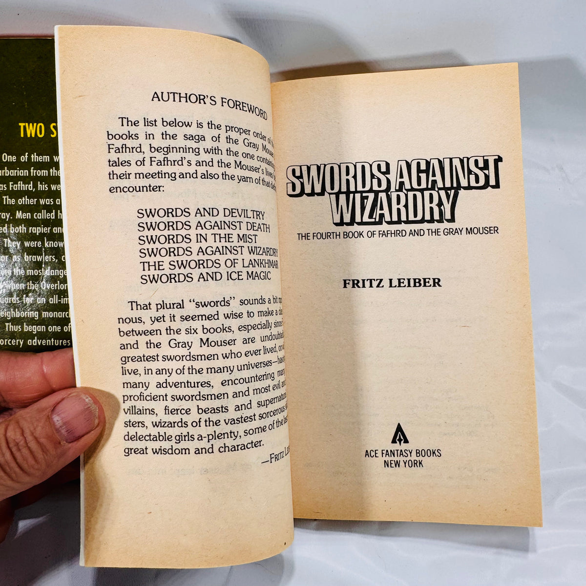 Fritz Leiber Fantasy Paperbacks: The Swords of Lankhmar & Swords Against Wizardry (1968, 1983) – Sword & Sorcery Duo