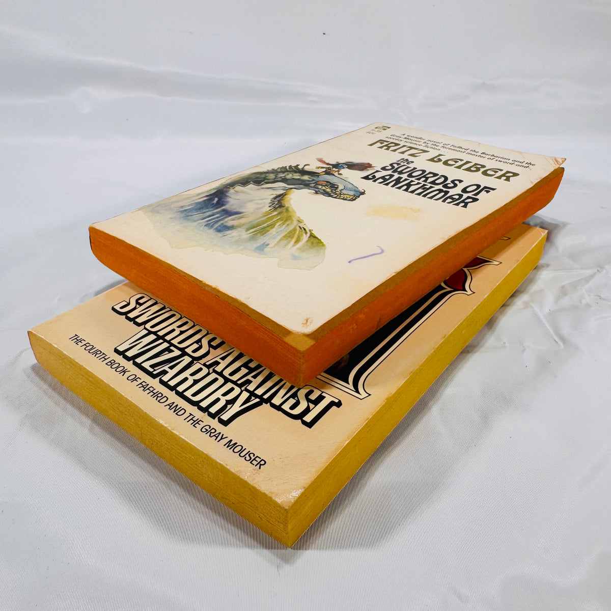 Fritz Leiber Fantasy Paperbacks: The Swords of Lankhmar & Swords Against Wizardry (1968, 1983) – Sword & Sorcery Duo