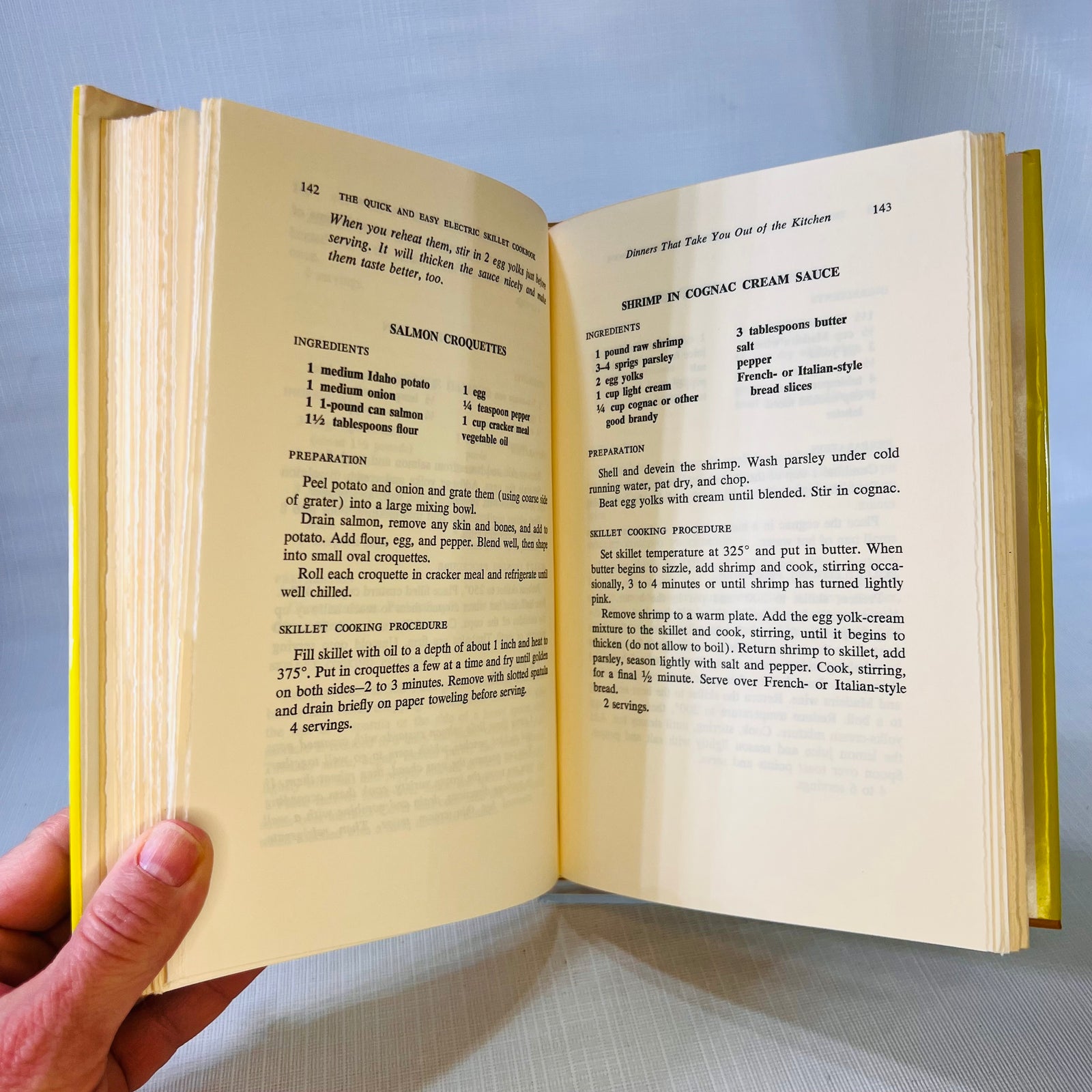 The Quick and Easy Electric Skillet Cookbook by Ceil Dyer 1969 Hawthorn Books Inc.