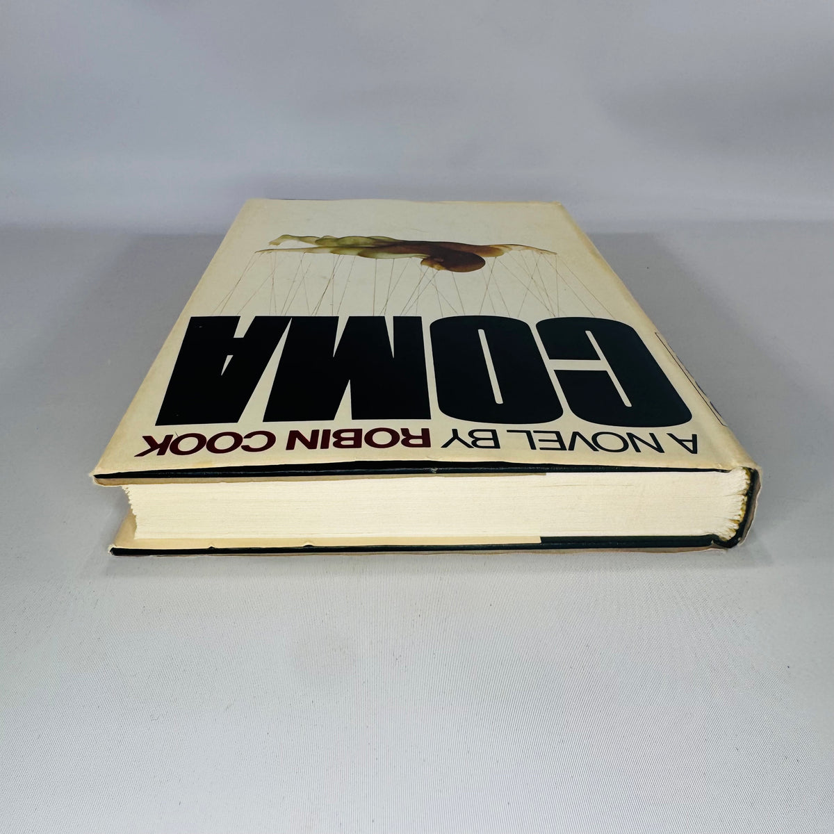 Coma by Robin Cook (1977)  | Book Club Edition | Medical Thriller