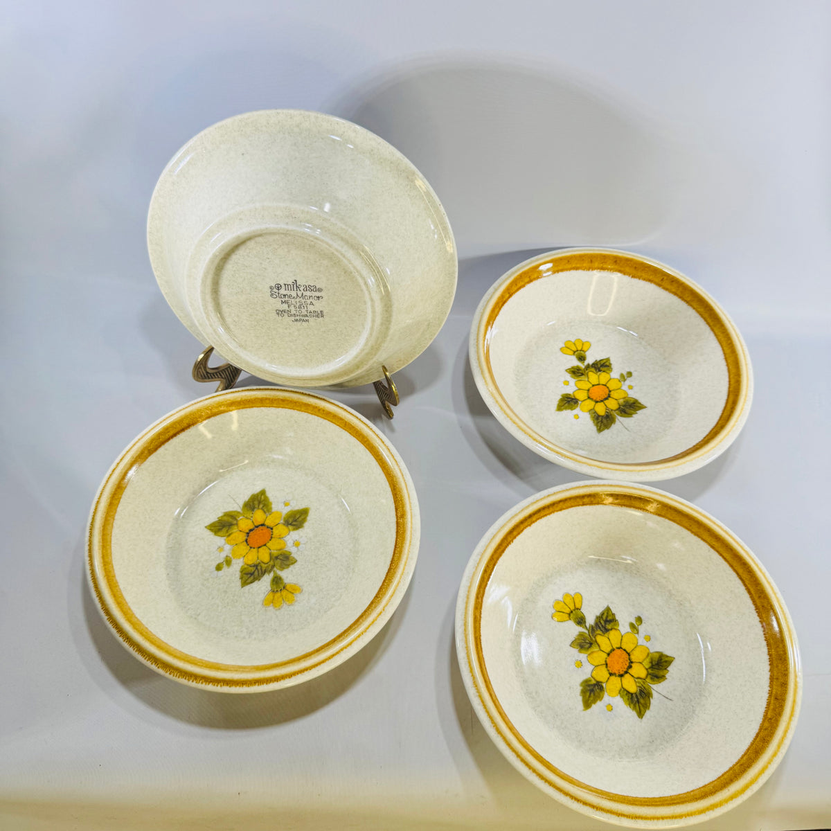 Set of 4 Mikasa Stone Manor Melissa F5811 Cereal Bowls Japan Yellow Daisy Stoneware