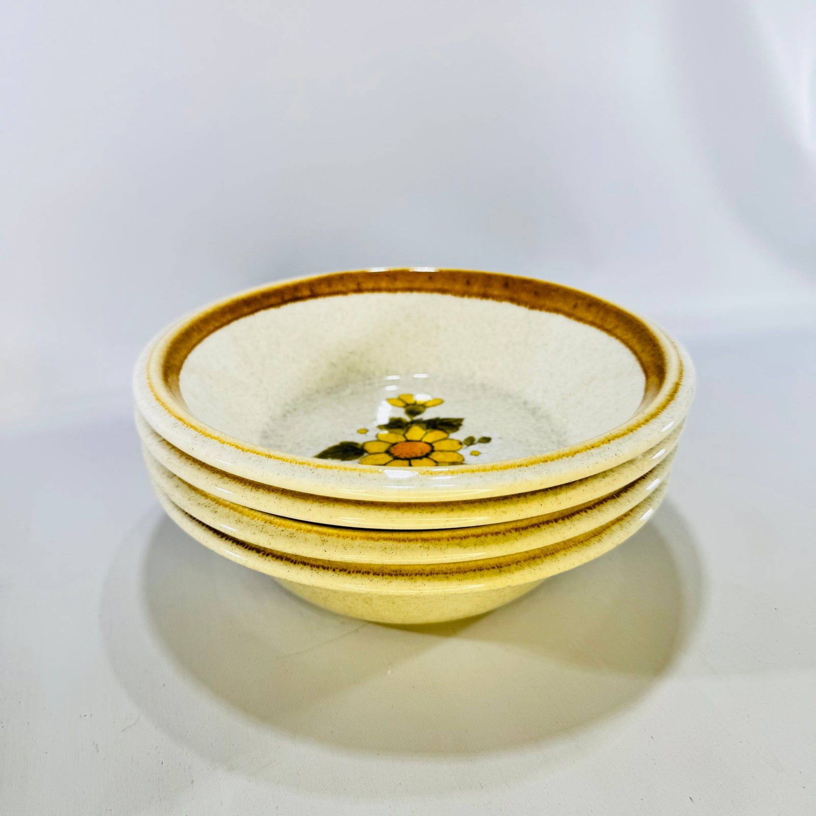 Set of 4 Mikasa Stone Manor Melissa F5811 Cereal Bowls Japan Yellow Daisy Stoneware