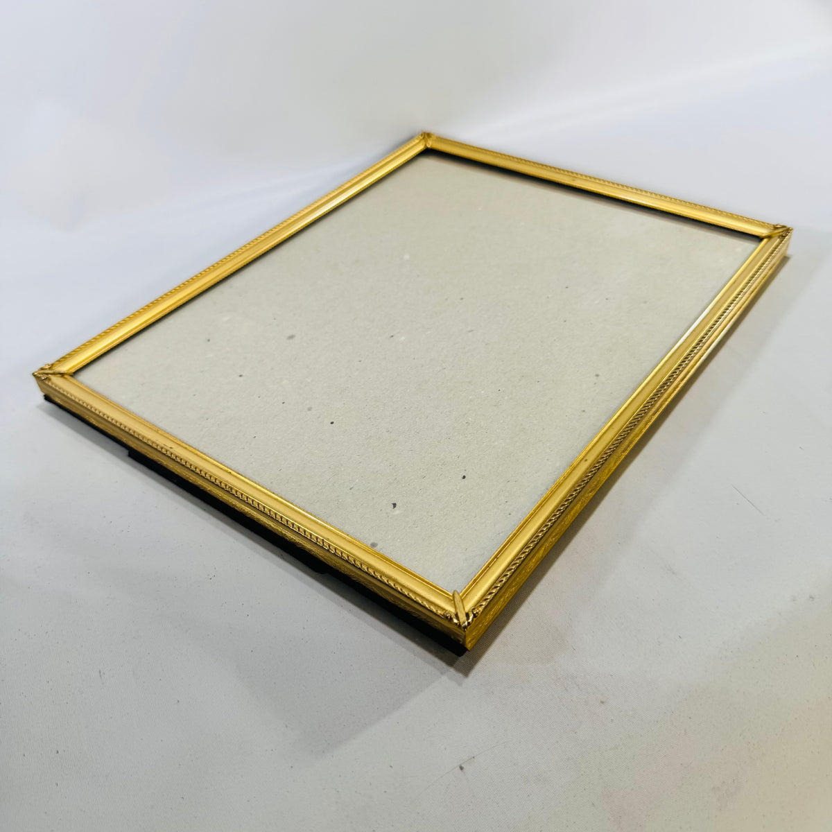 Vintage 8x10 Gold Tone Metal Picture Frame Beaded Rope Border Easel Wall Hanging