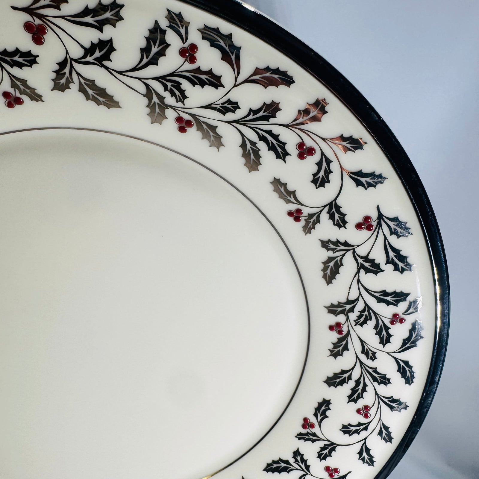 Lenox Solitaire Christmas Accent Luncheon Plate 9 3/8 Inch Holly Platinum 1999 to 2001 Single Plate