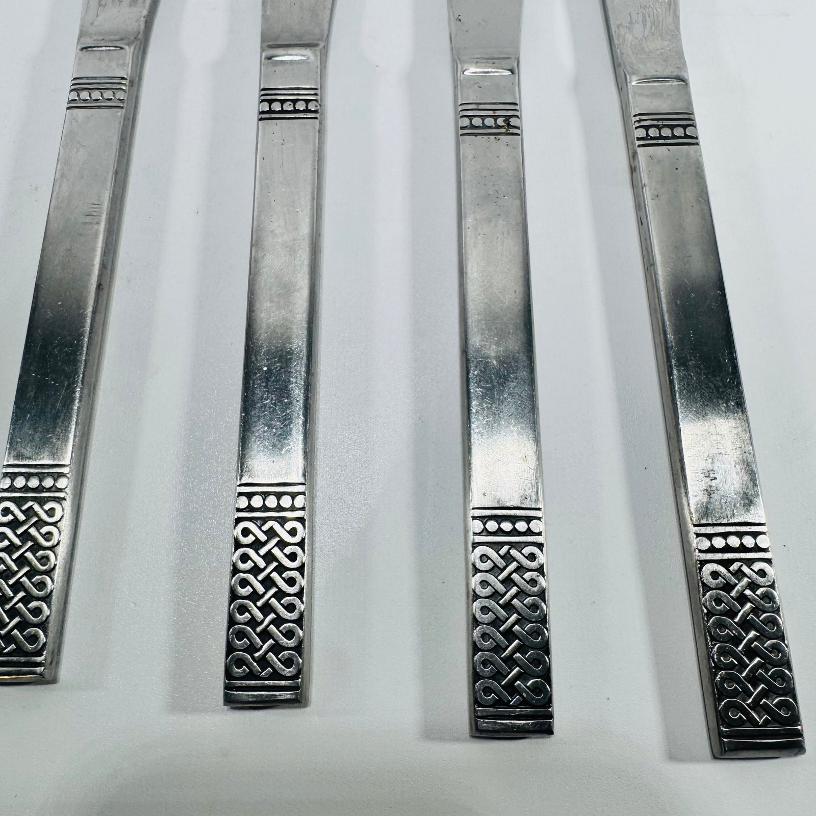Danika MSI Japan Celtic Knot Dinner Knives Set of 4 Stainless Steel Flatware
