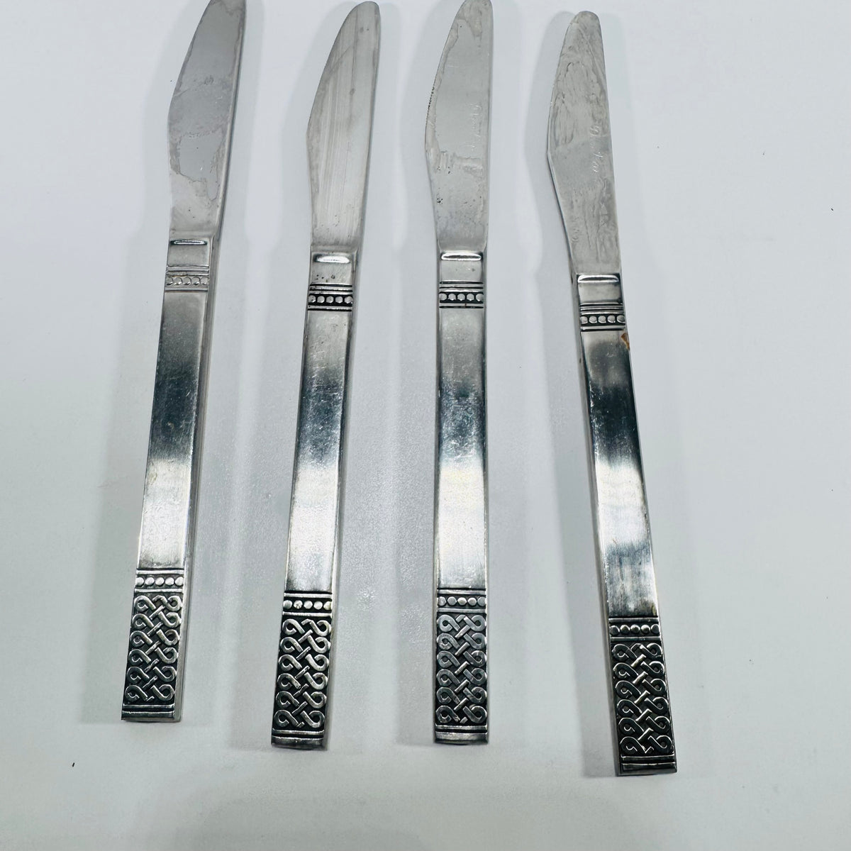 Danika MSI Japan Celtic Knot Dinner Knives Set of 4 Stainless Steel Flatware