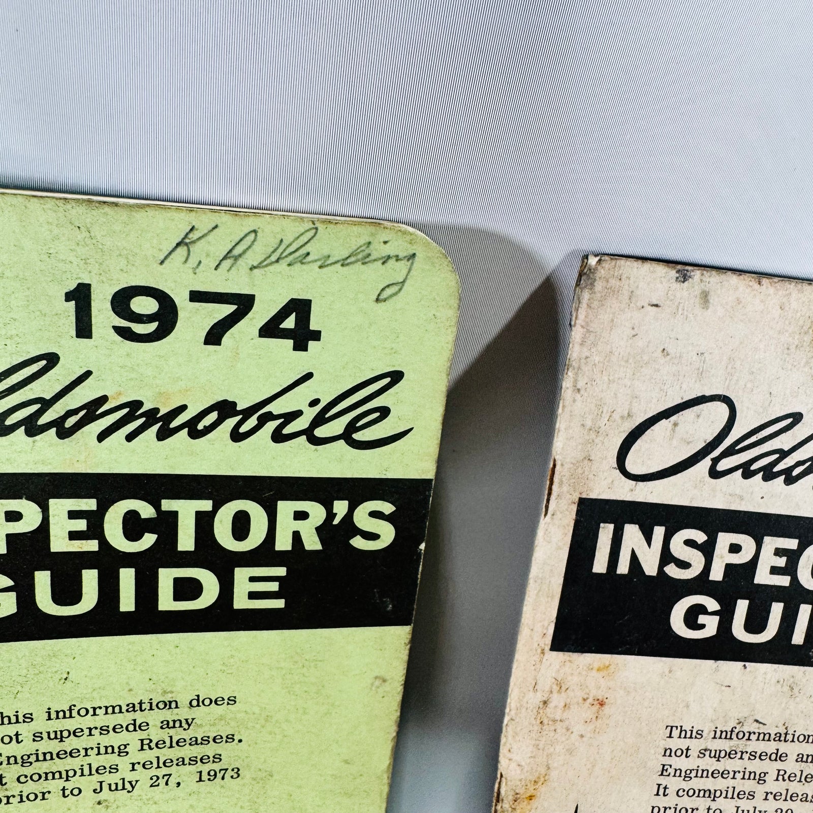 Vintage Oldsmobile Inspector’s Guide Lot (1973–1979) — 8 Pocket Manuals, Codes & Specs (Cutlass / 88 / 98 / F-85 / A-B-C)