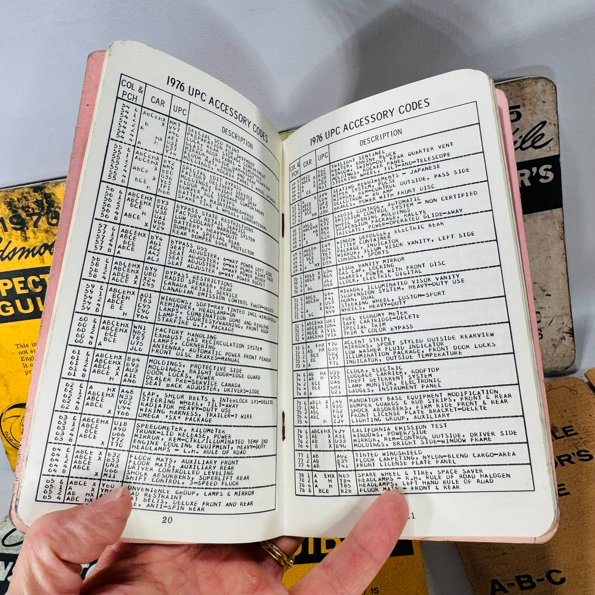 Vintage Oldsmobile Inspector’s Guide Lot (1973–1979) — 8 Pocket Manuals, Codes & Specs (Cutlass / 88 / 98 / F-85 / A-B-C)