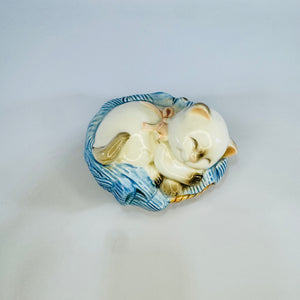 Avon Catnapper 1983 Ceramic Sleeping Cat Potpourri Sachet Pomander Japan Basket Figurine