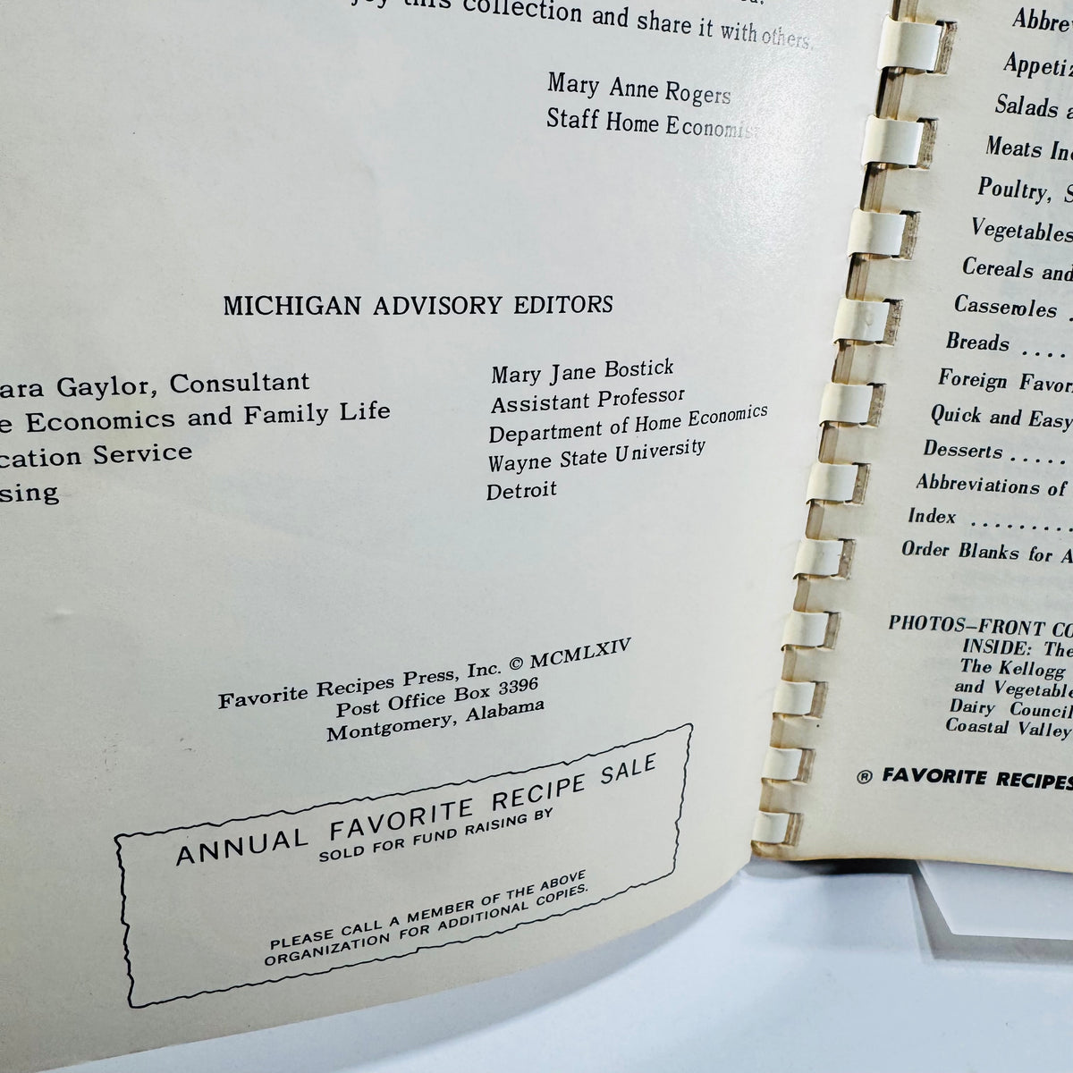 Favorite Recipes of Michigan 1964 Women's Club Cookbook 900 Recipes Comb Bound