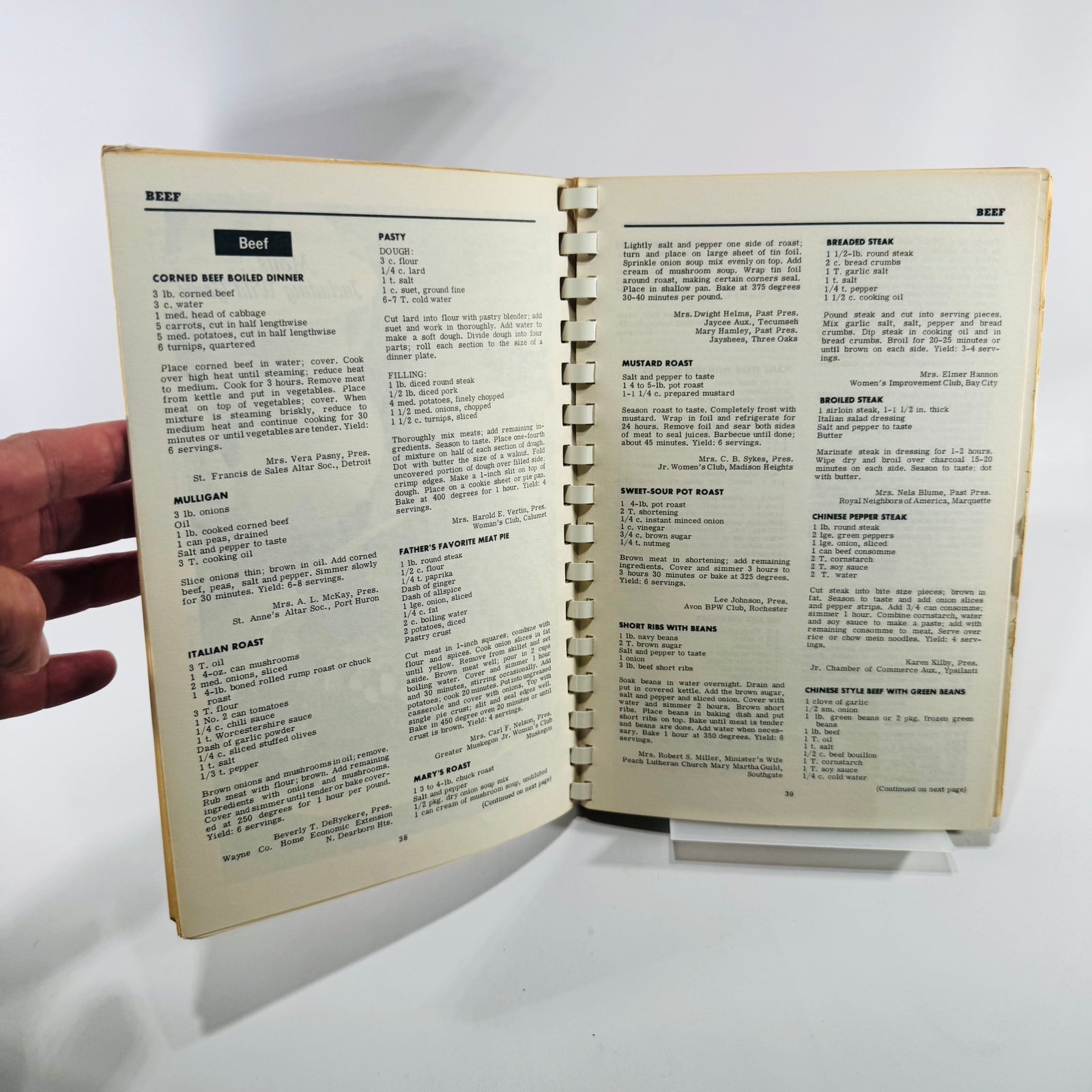 Favorite Recipes of Michigan 1964 Women's Club Cookbook 900 Recipes Comb Bound
