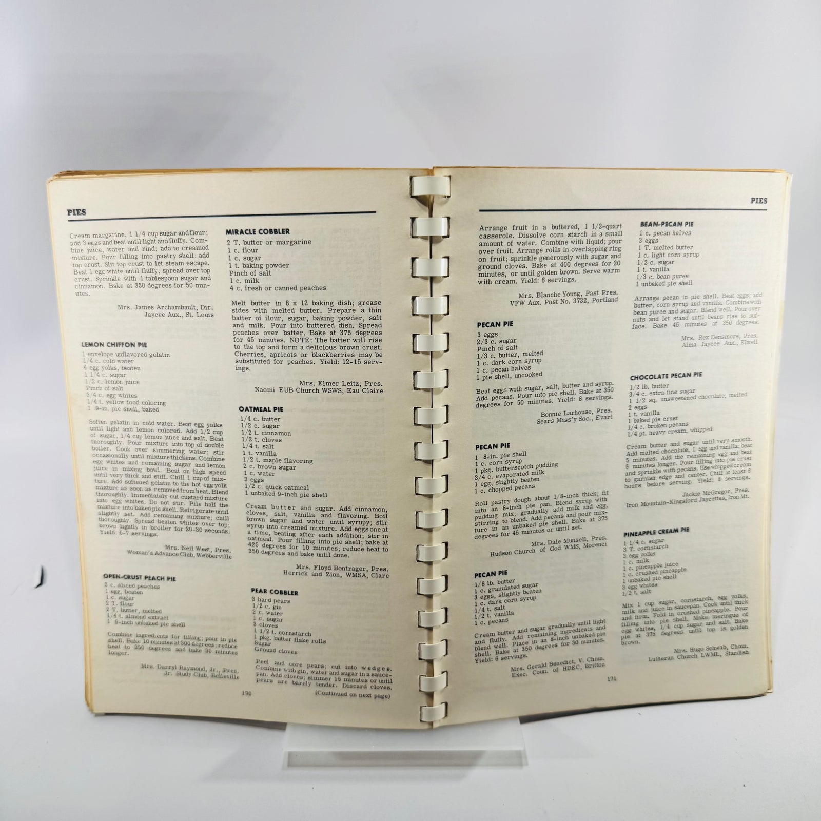 Favorite Recipes of Michigan 1964 Women's Club Cookbook 900 Recipes Comb Bound