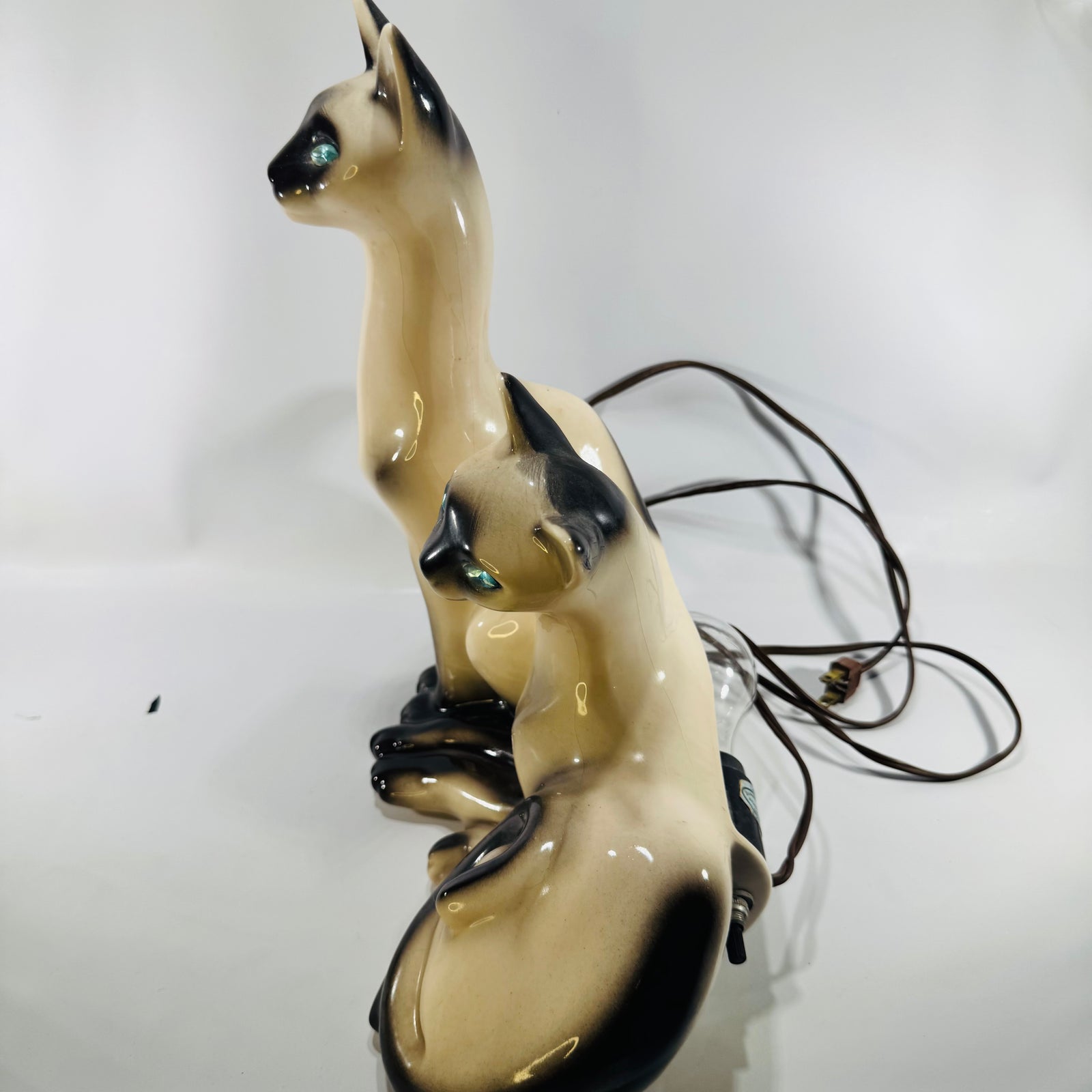 Lane & Co. Siamese Cats TV Lamp 1950s Ceramic Blue Jewel Eyes