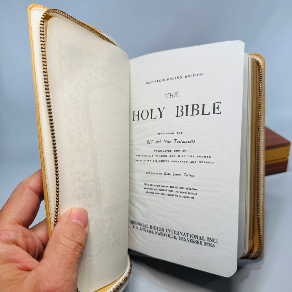 Vintage Memorial Holy Bible in Wooden Presentation Box 1958— Self-Pronouncing KJV (Copyright 1958) — Memorial Bibles Int’l | Zippered White Bible, Sympathy Ephemera, Christian Devotional