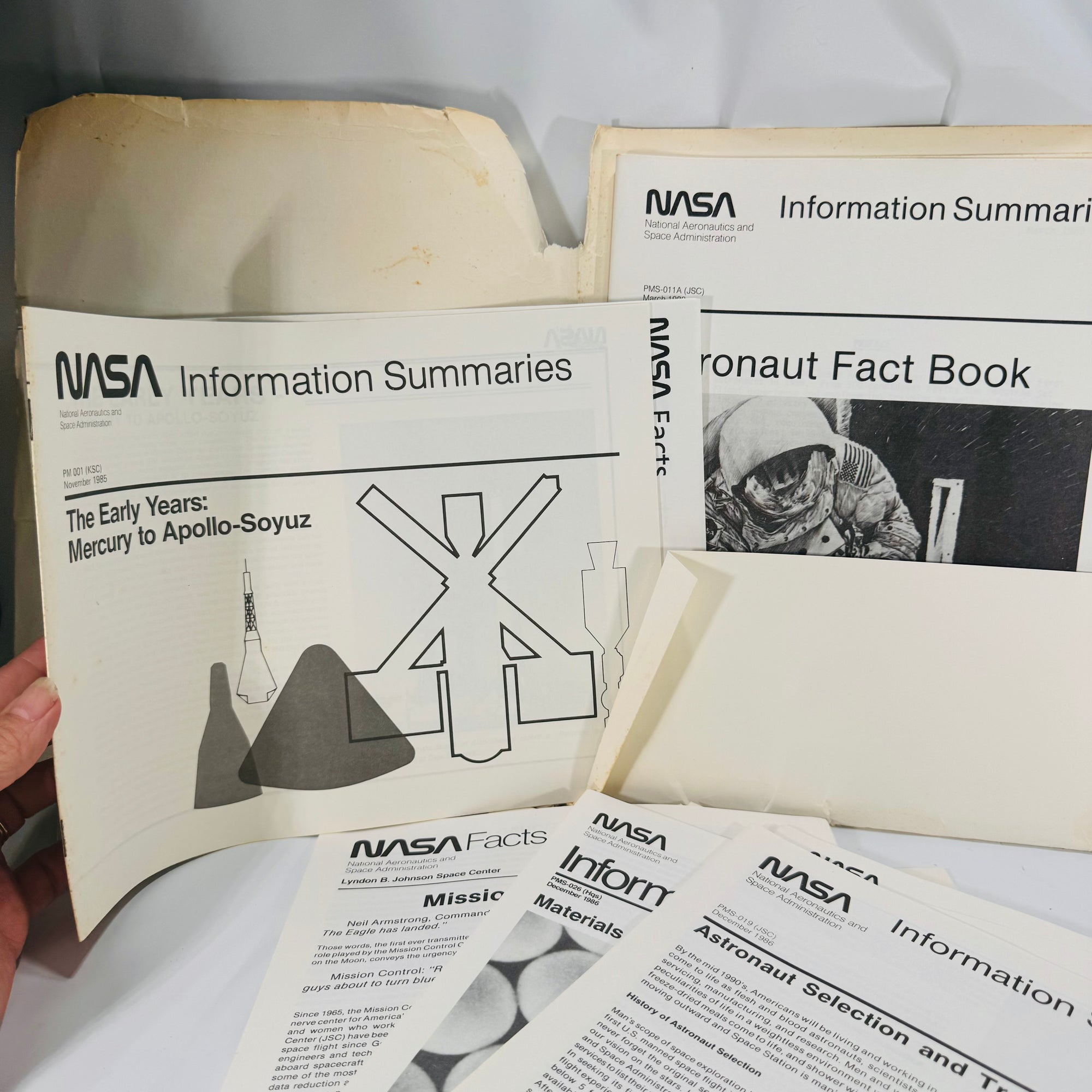 NASA Information Kit: Collection of Photos Information summaries NASA Facts Pamphlet's 1980s