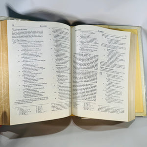 Holy Bible (New American Bible NAB) – Catholic Family Edition | Vintage