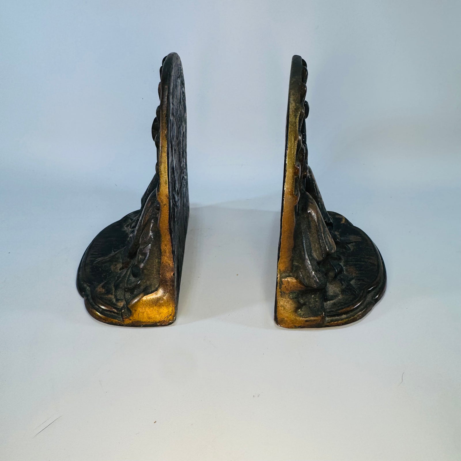 Antique Art Deco Siam Lovers Bookends, Kissing Couple Cast Metal Bookends, 1920s 1930s Copper Finish Library Decor Pair