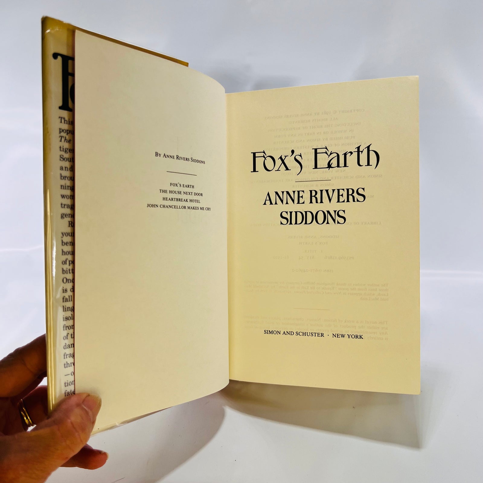 Fox's Earth a novel by Anne Rivers Siddons 1981 First Edition Simon & Schuster
