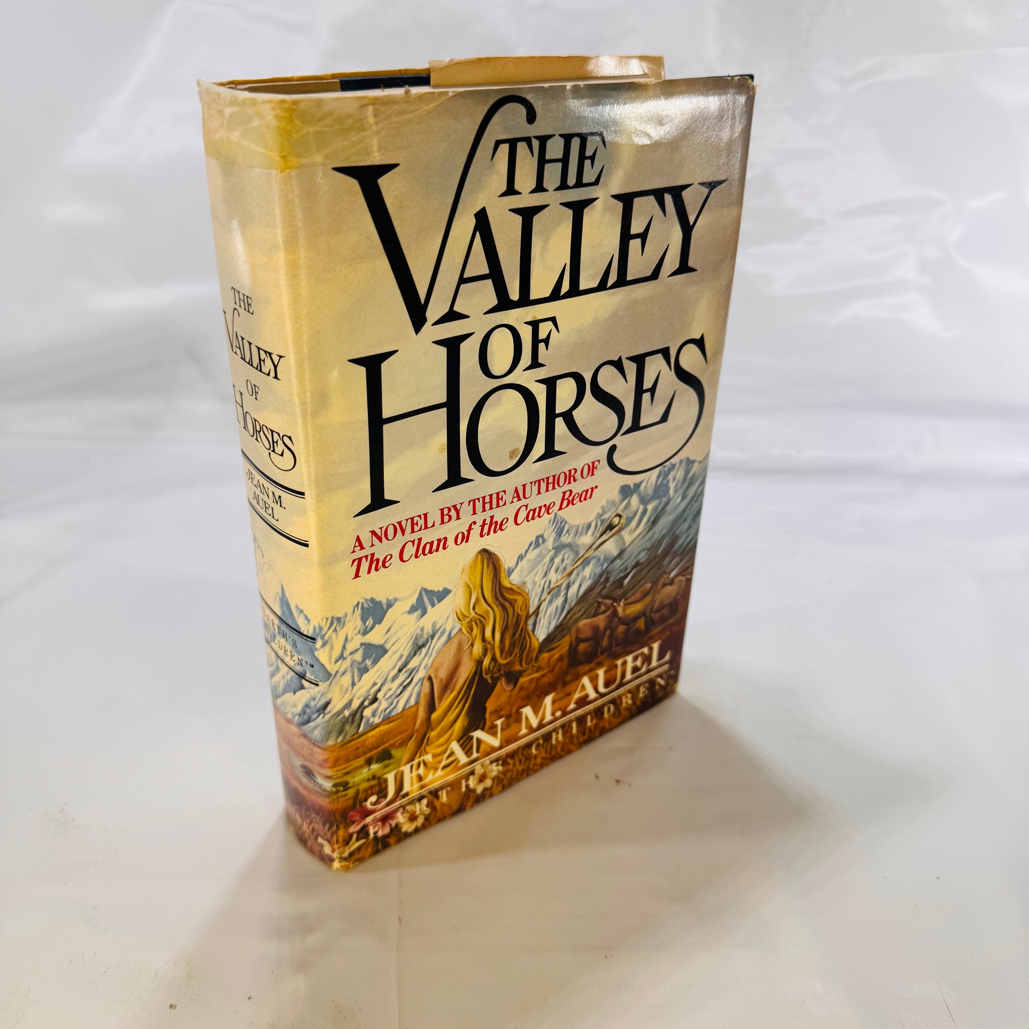 The Valley of Horses by Jean M. Auel (1982), Crown Publishing, Hardcover