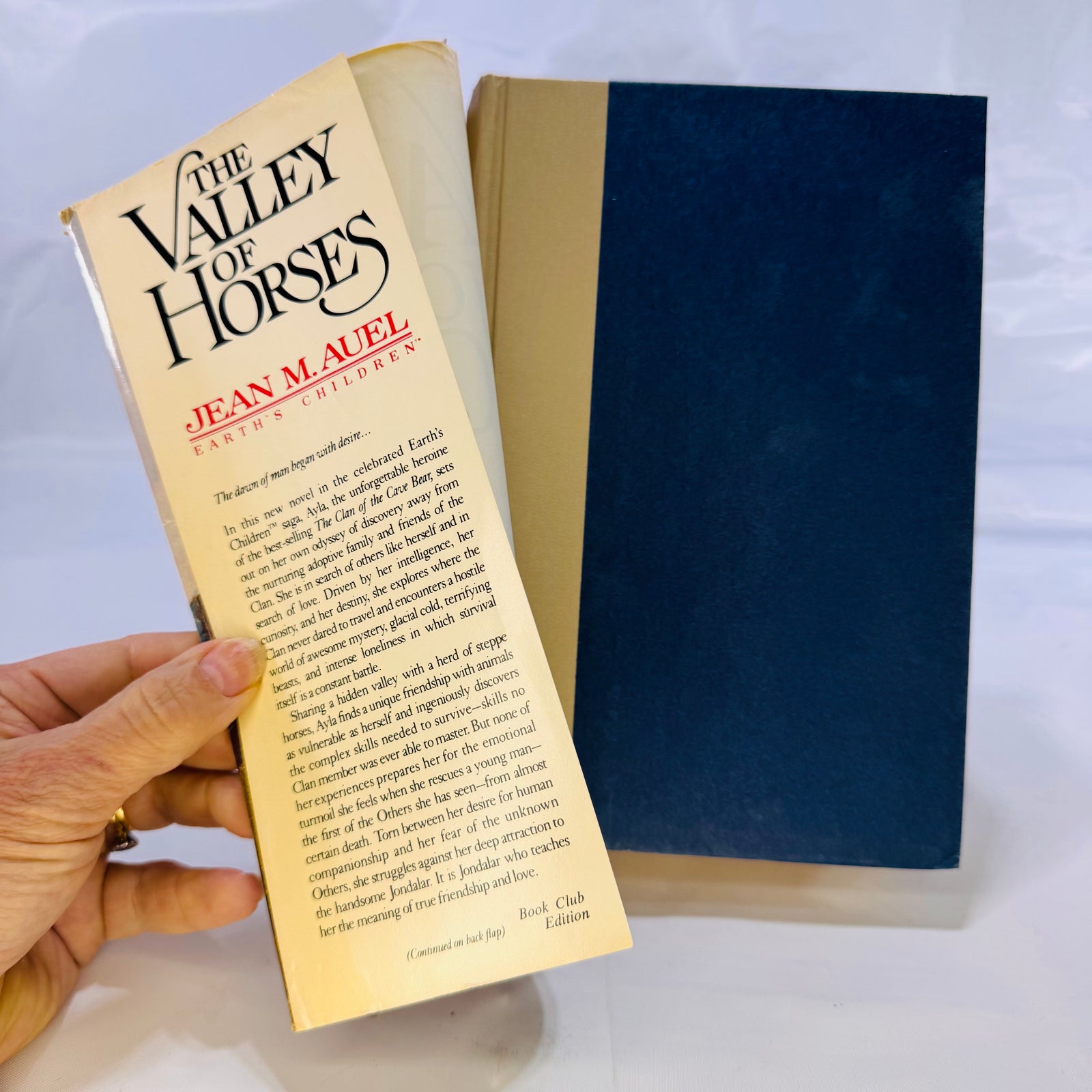 The Valley of Horses by Jean M. Auel (1982), Crown Publishing, Hardcover