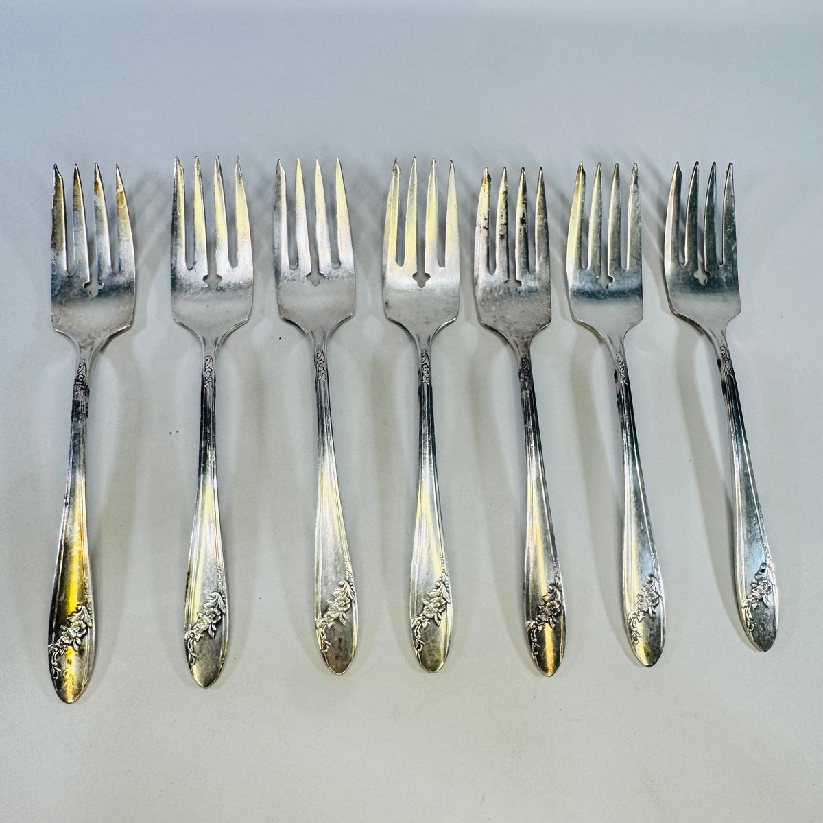 Oneida Community Queen Bess II Salad Forks 1946 Tudor Plate Set of 7