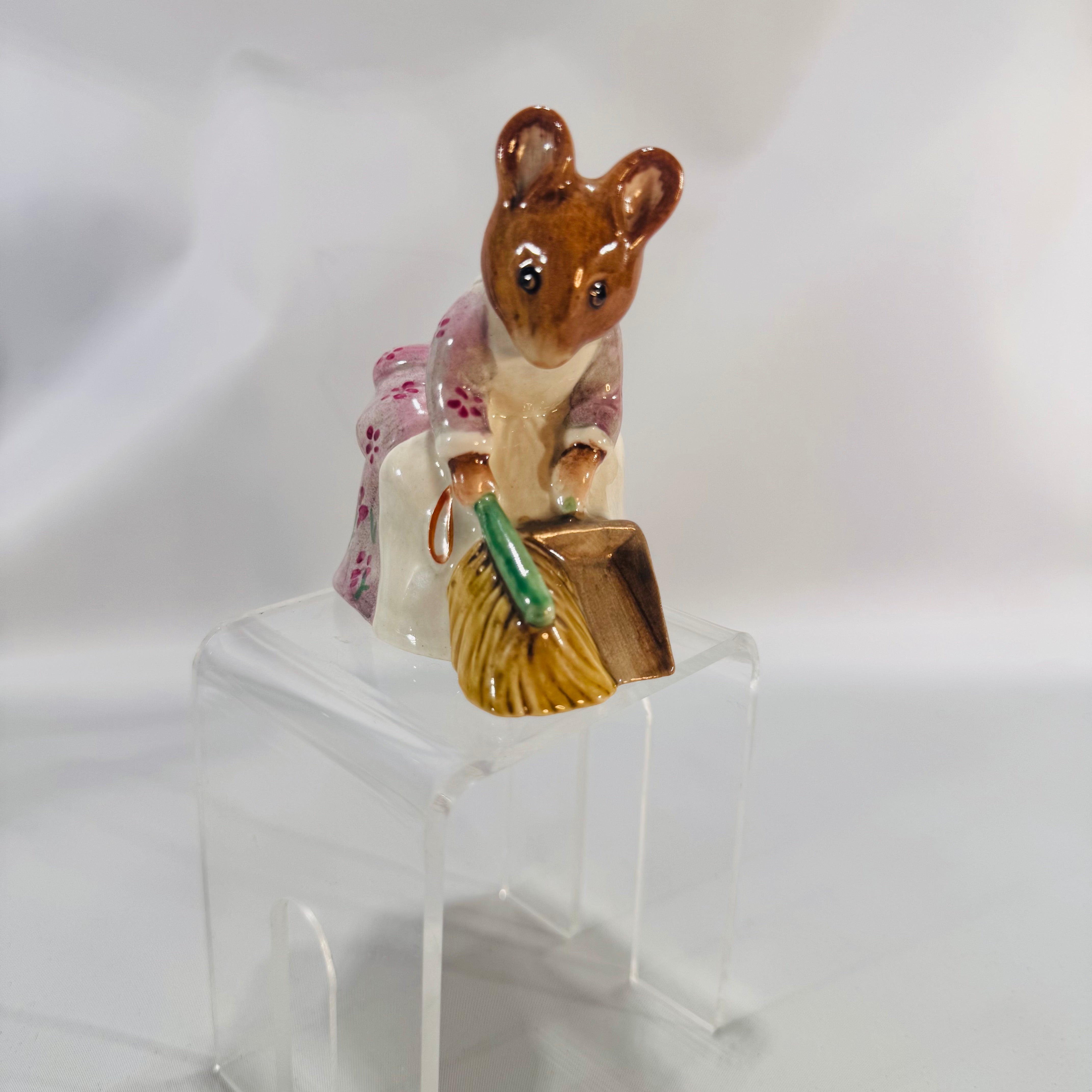 Beswick Hunca Munca Sweeping | 3