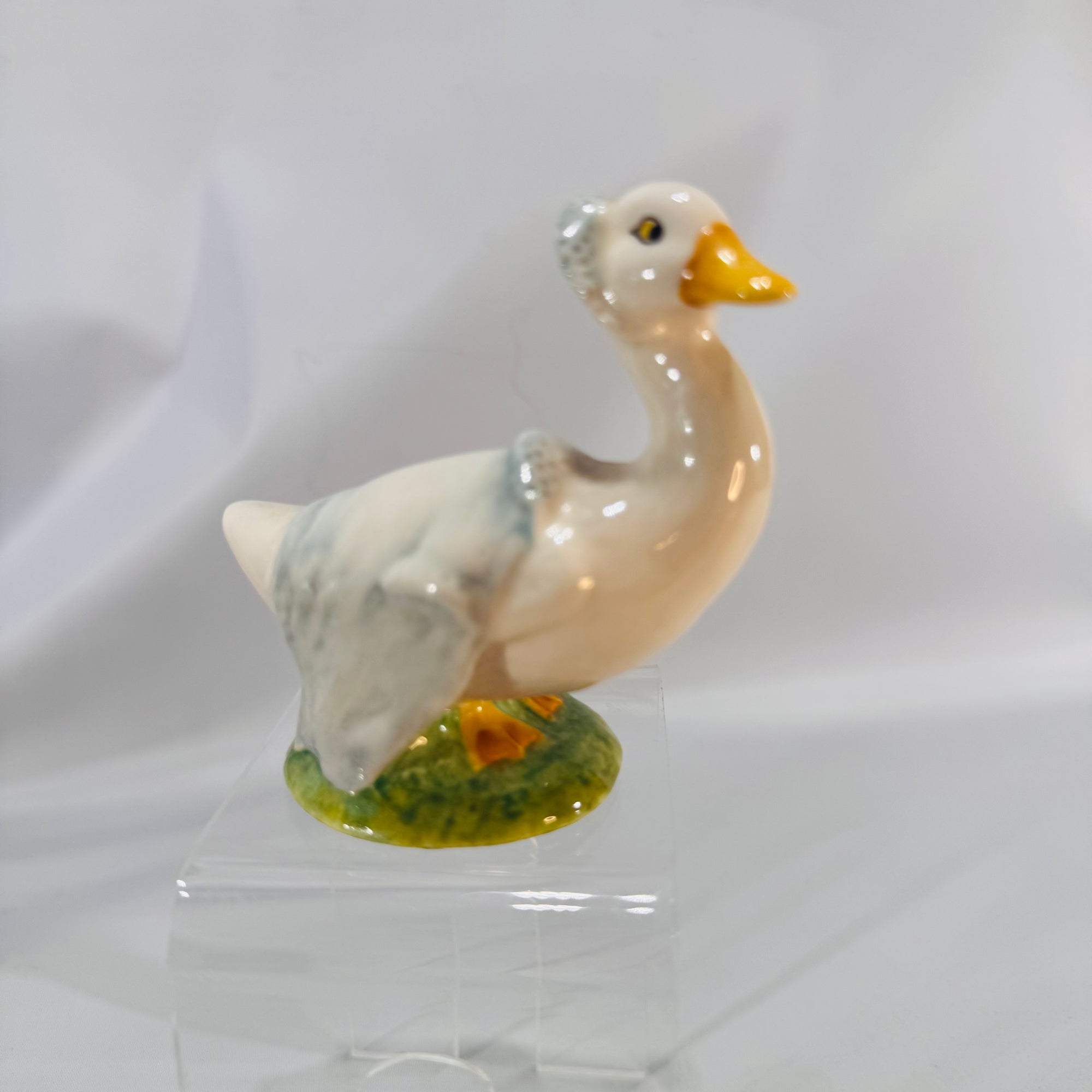 Jemima Puddle-Duck — Beatrix Potter Figurine, Royal Albert (England), 1981, ~3", Gloss Ceramic Gift Ready Charm
