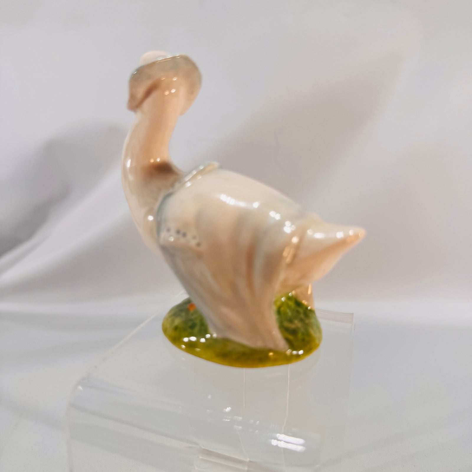Jemima Puddle-Duck — Beatrix Potter Figurine, Royal Albert (England), 1981, ~3", Gloss Ceramic Gift Ready Charm